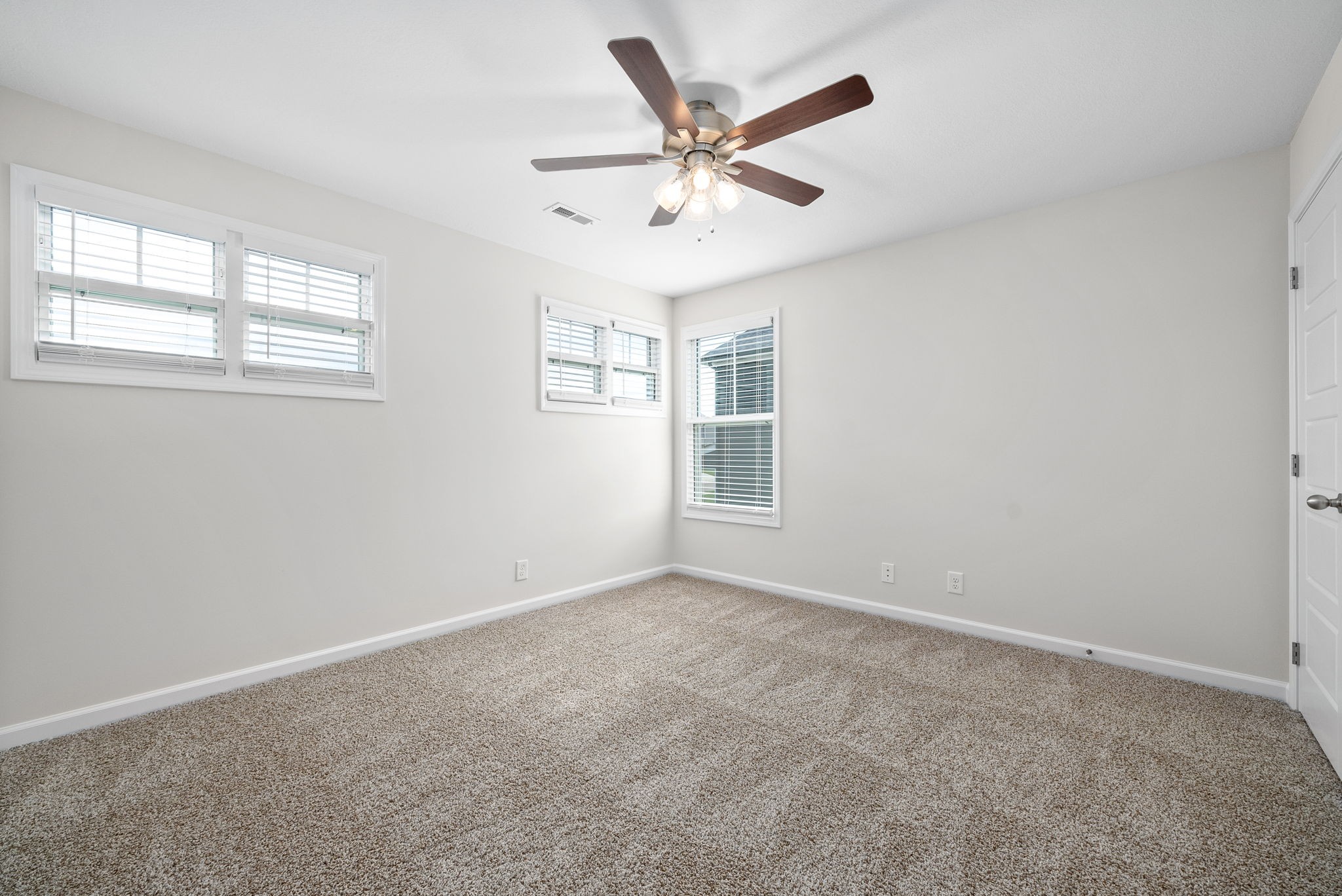 Clarksville, Tennessee 37043, United States, 3 Bedrooms Bedrooms, ,3 BathroomsBathrooms,Residential,Active,188741