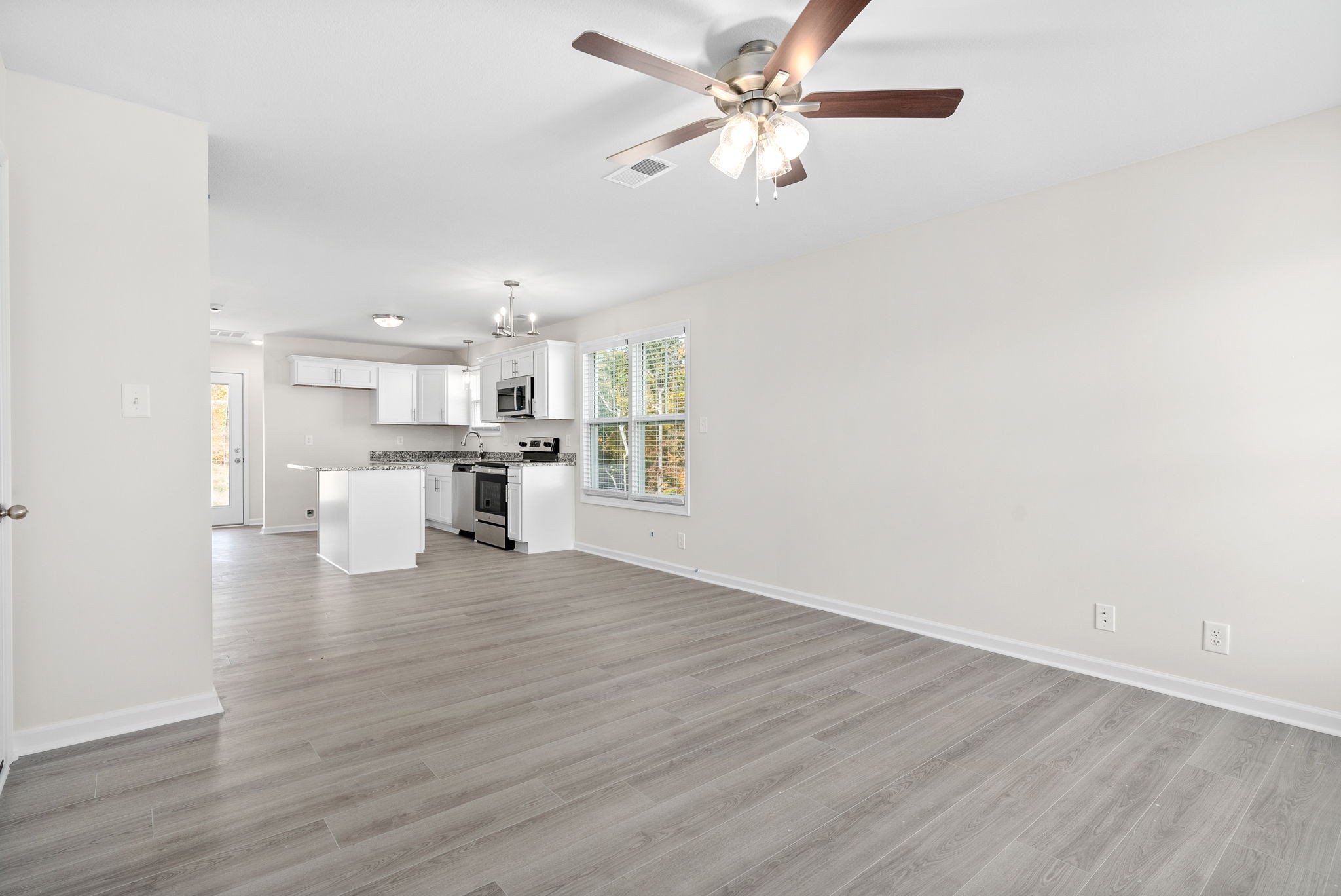 Clarksville, Tennessee 37043, United States, 3 Bedrooms Bedrooms, ,3 BathroomsBathrooms,Residential,Active,188741