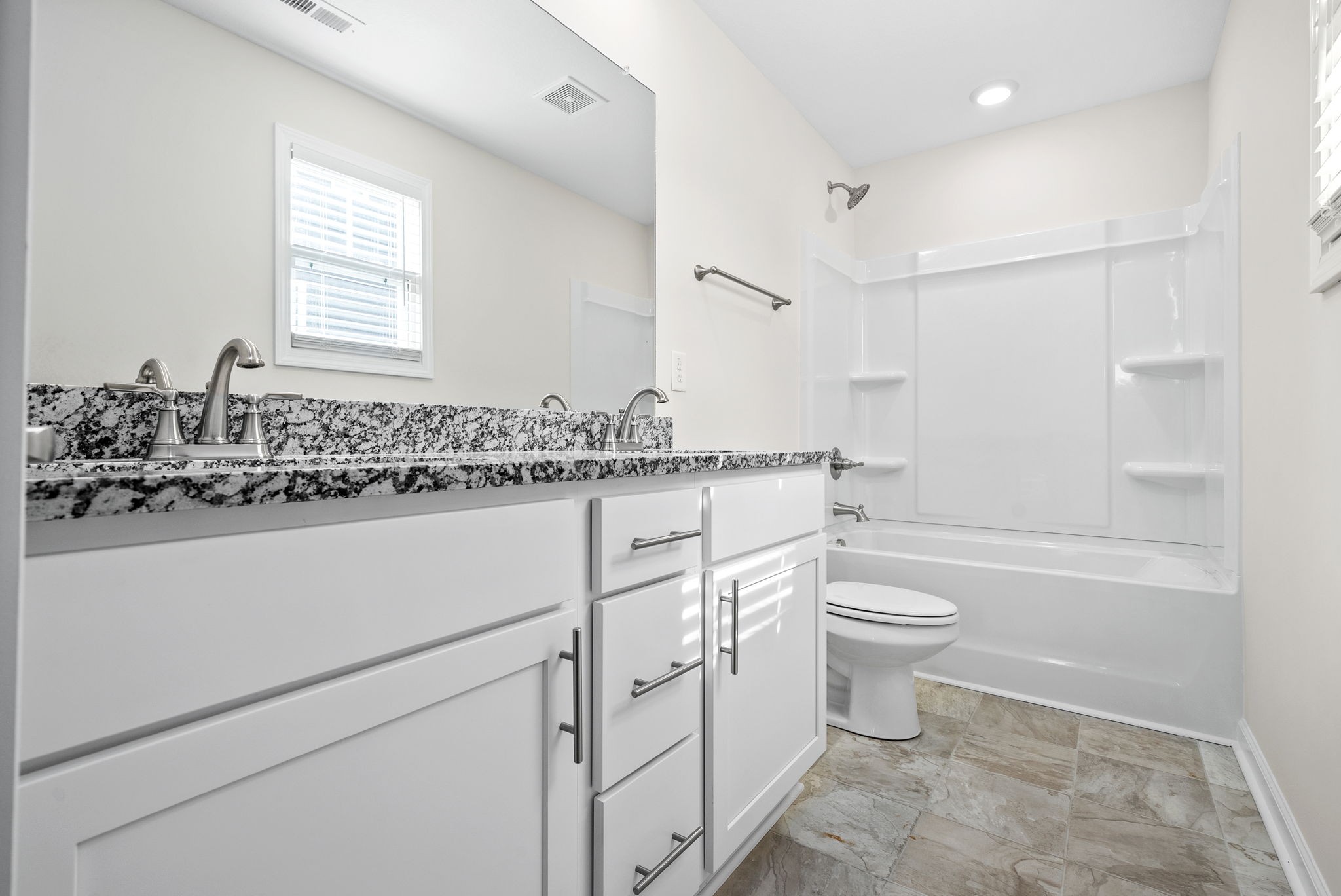 Clarksville, Tennessee 37043, United States, 3 Bedrooms Bedrooms, ,3 BathroomsBathrooms,Residential,Active,188741