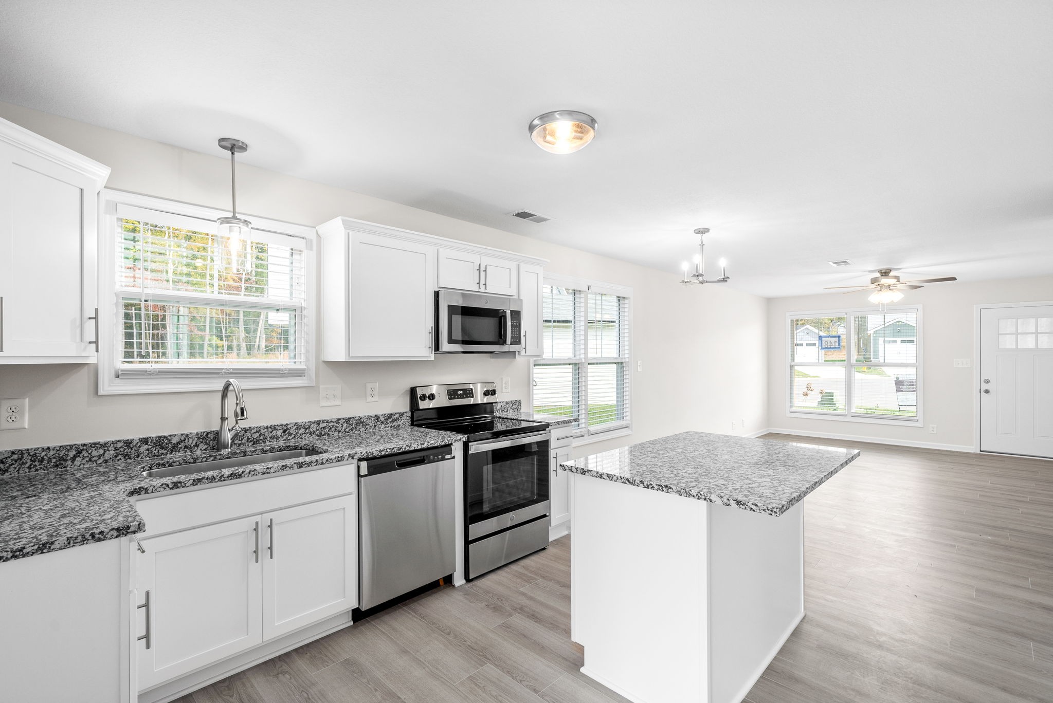 Clarksville, Tennessee 37043, United States, 3 Bedrooms Bedrooms, ,3 BathroomsBathrooms,Residential,Active,188741