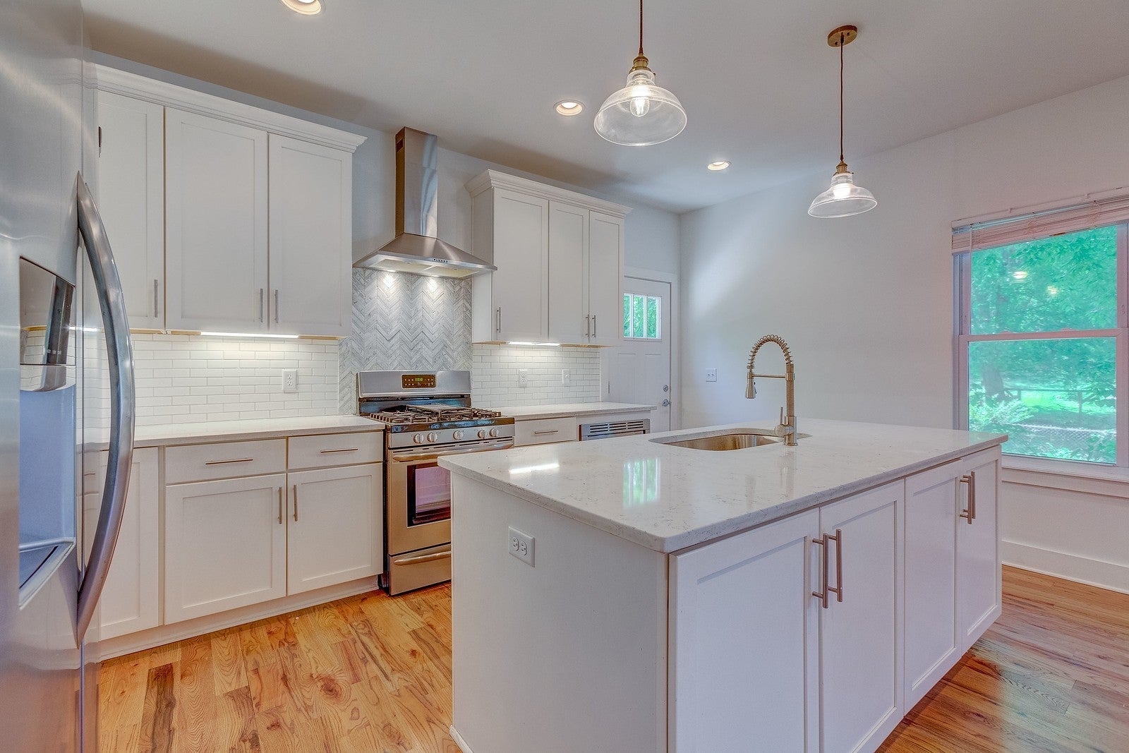 324 Queen Ave