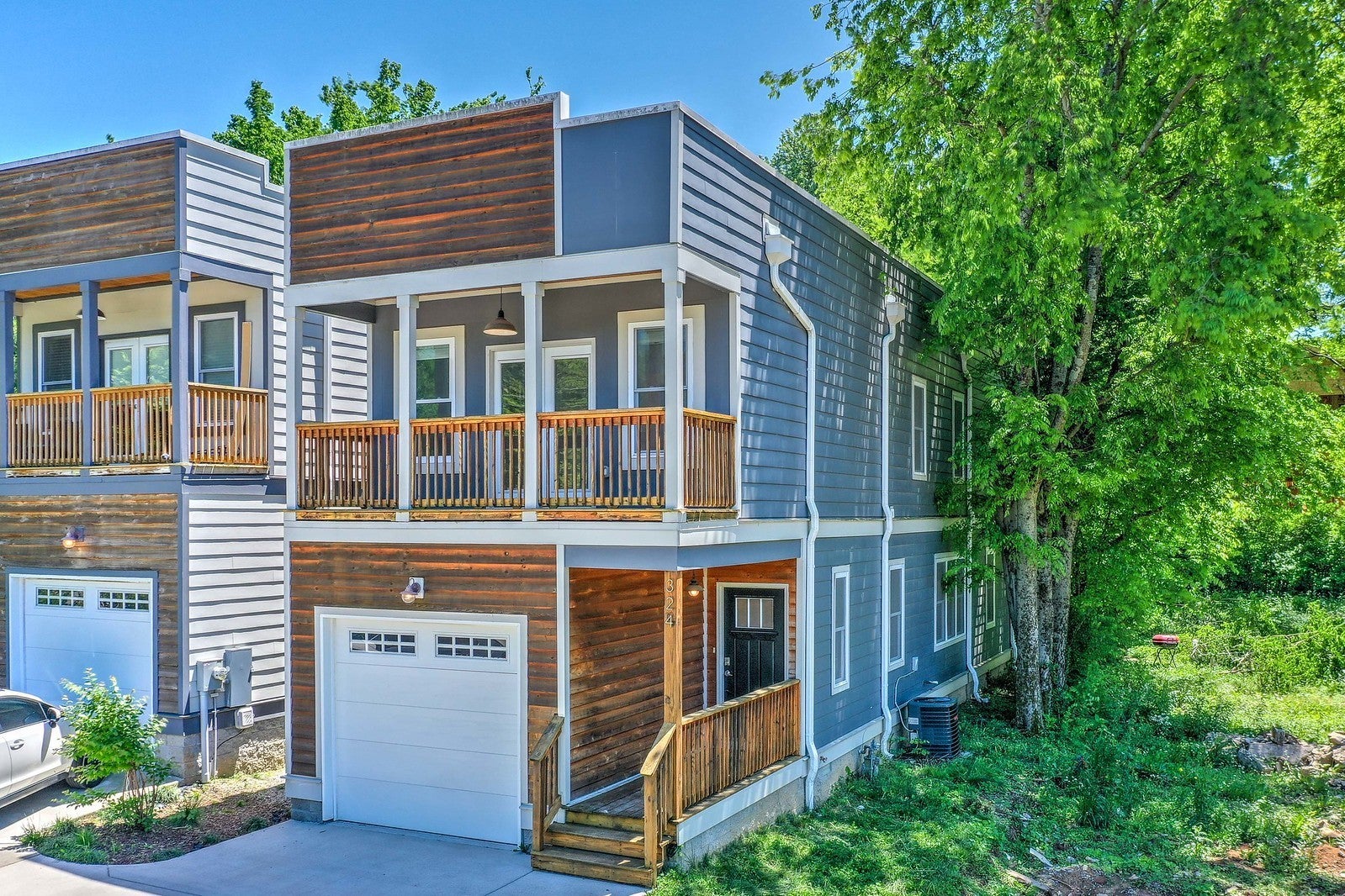 3.0-bed rental at 324 Queen Ave