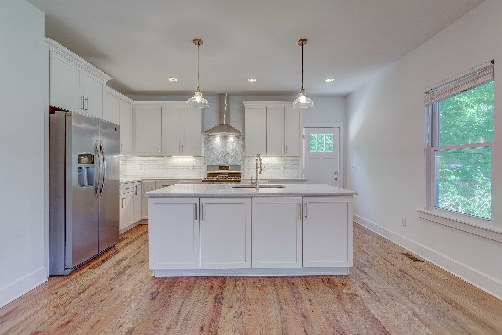 324 Queen Ave