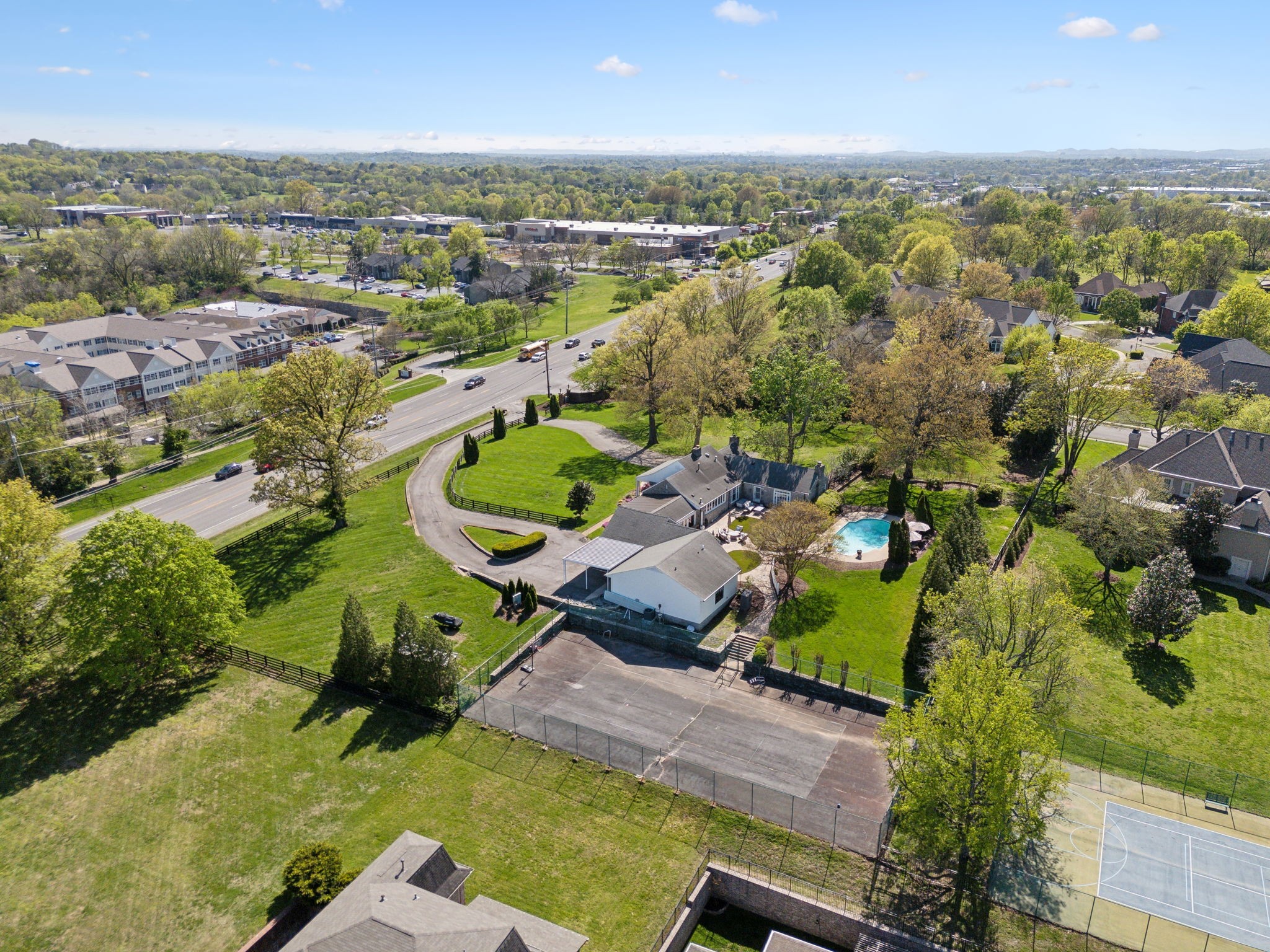 Hendersonville, Tennessee, 37075, United States, 4 Bedrooms Bedrooms, ,4 BathroomsBathrooms,Residential,Active,1889035