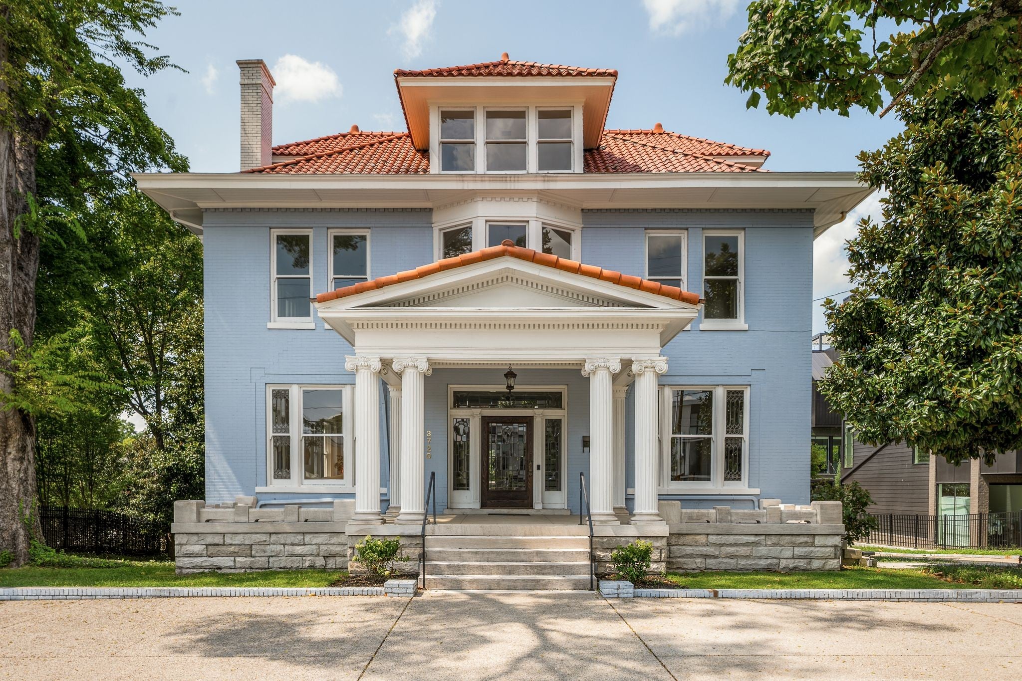 4-bed listing at 3720 West End Ave, Nashville