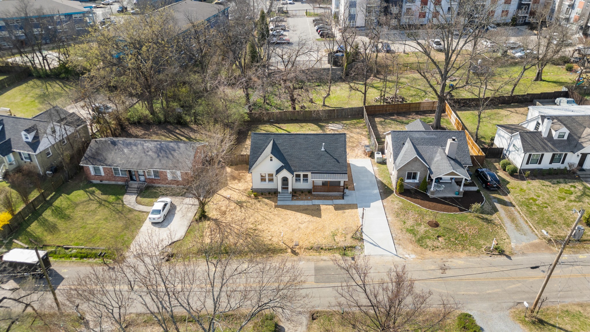 2833 Bronte Ave