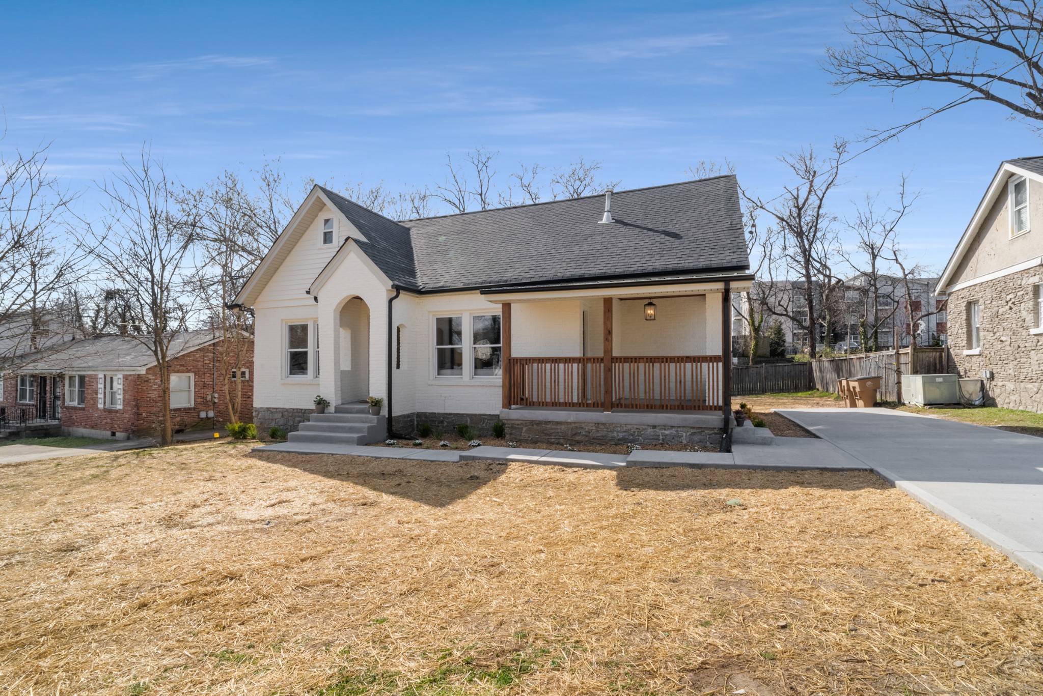 2833 Bronte Ave