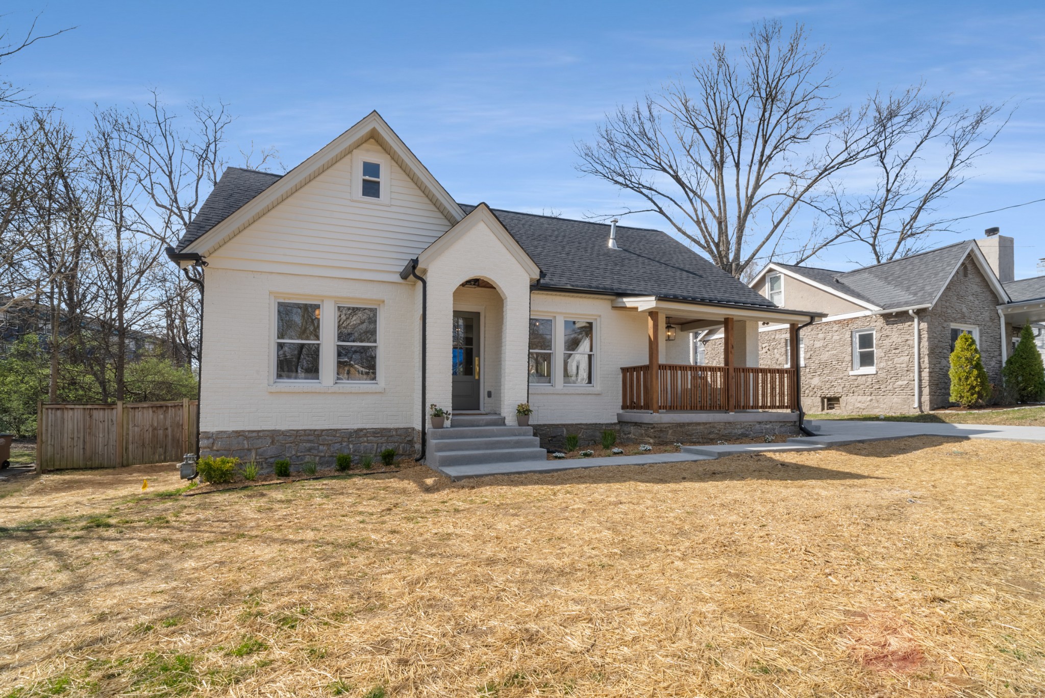 2833 Bronte Ave