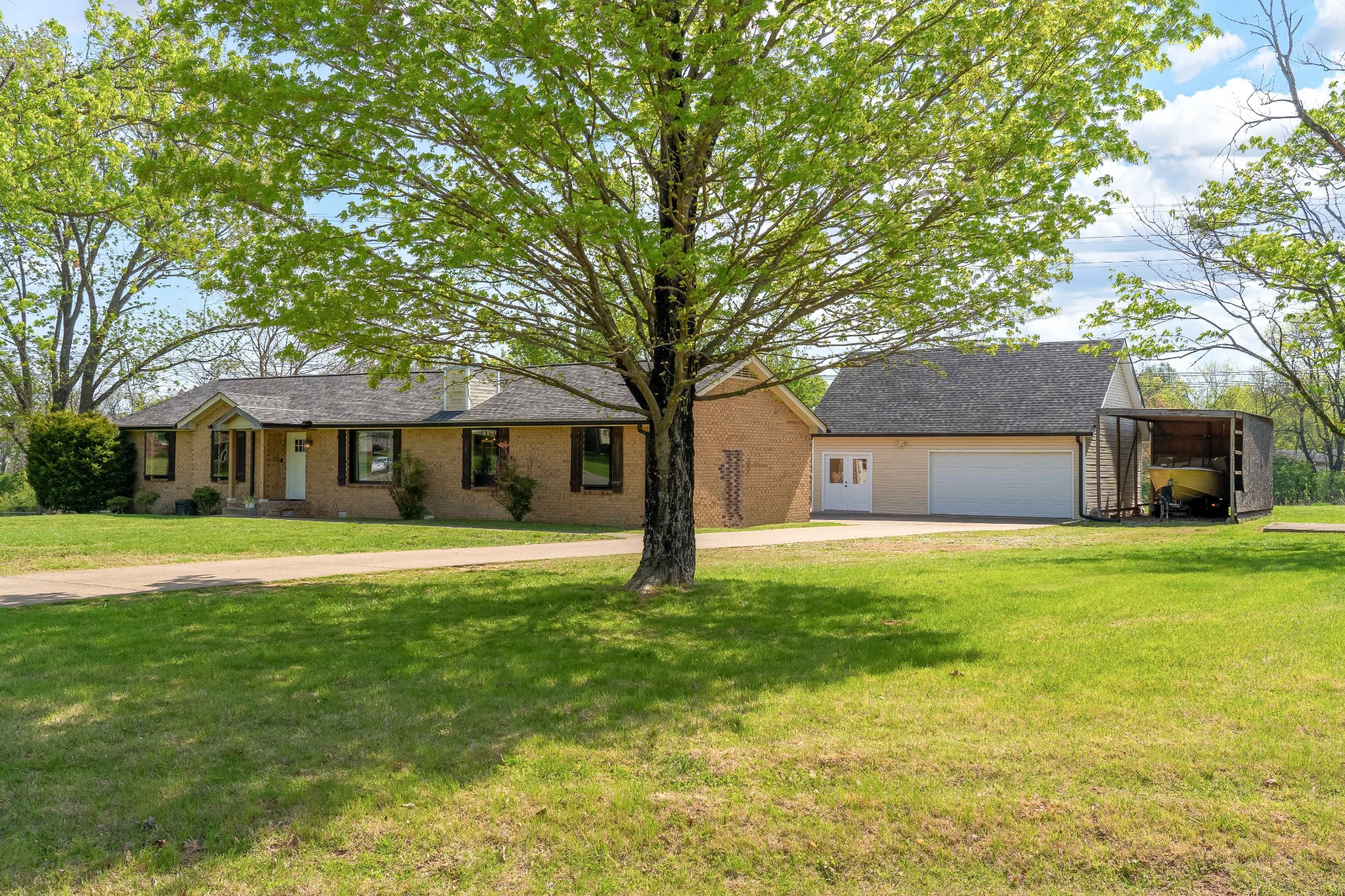 307 Lisa Ln