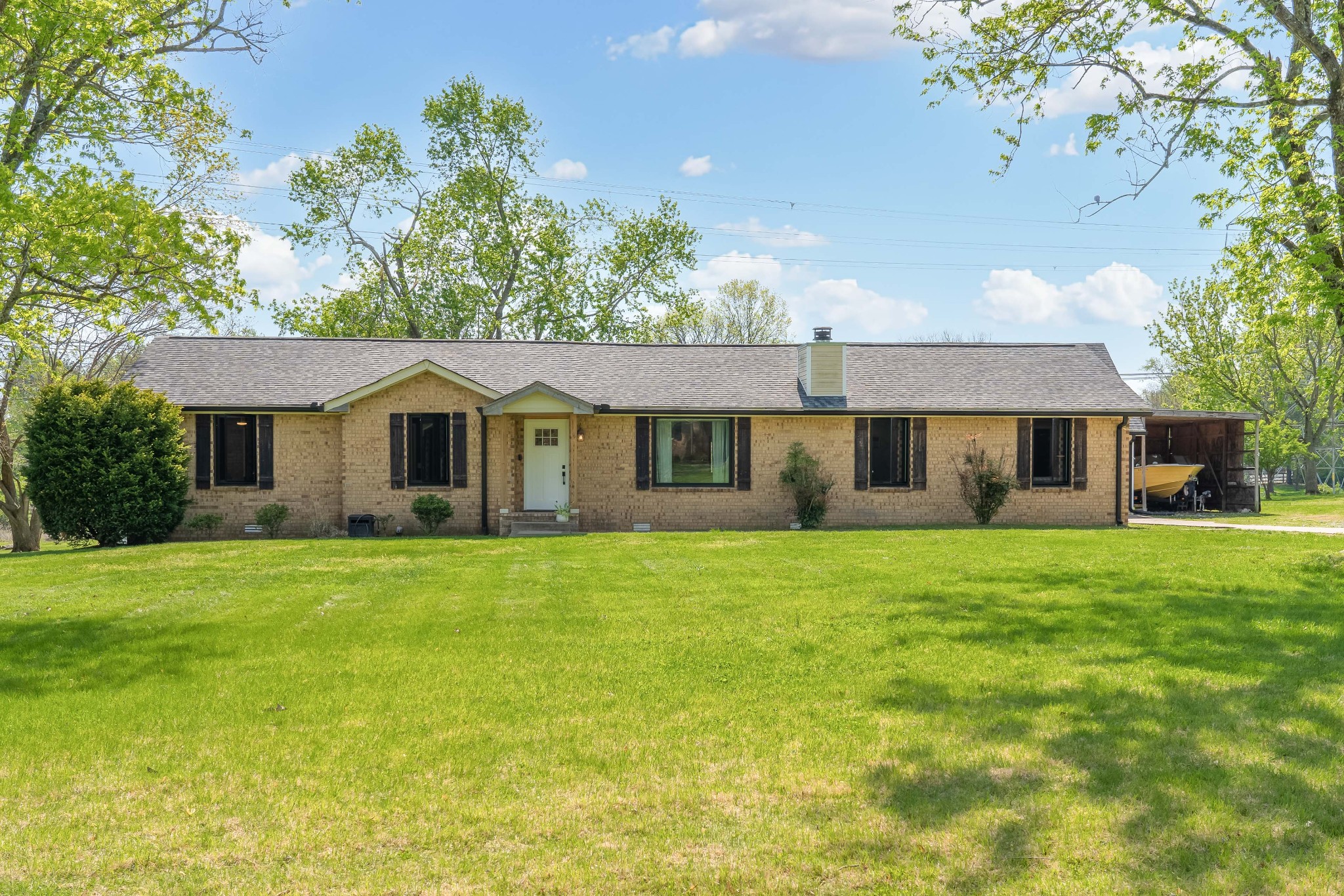 307 Lisa Ln