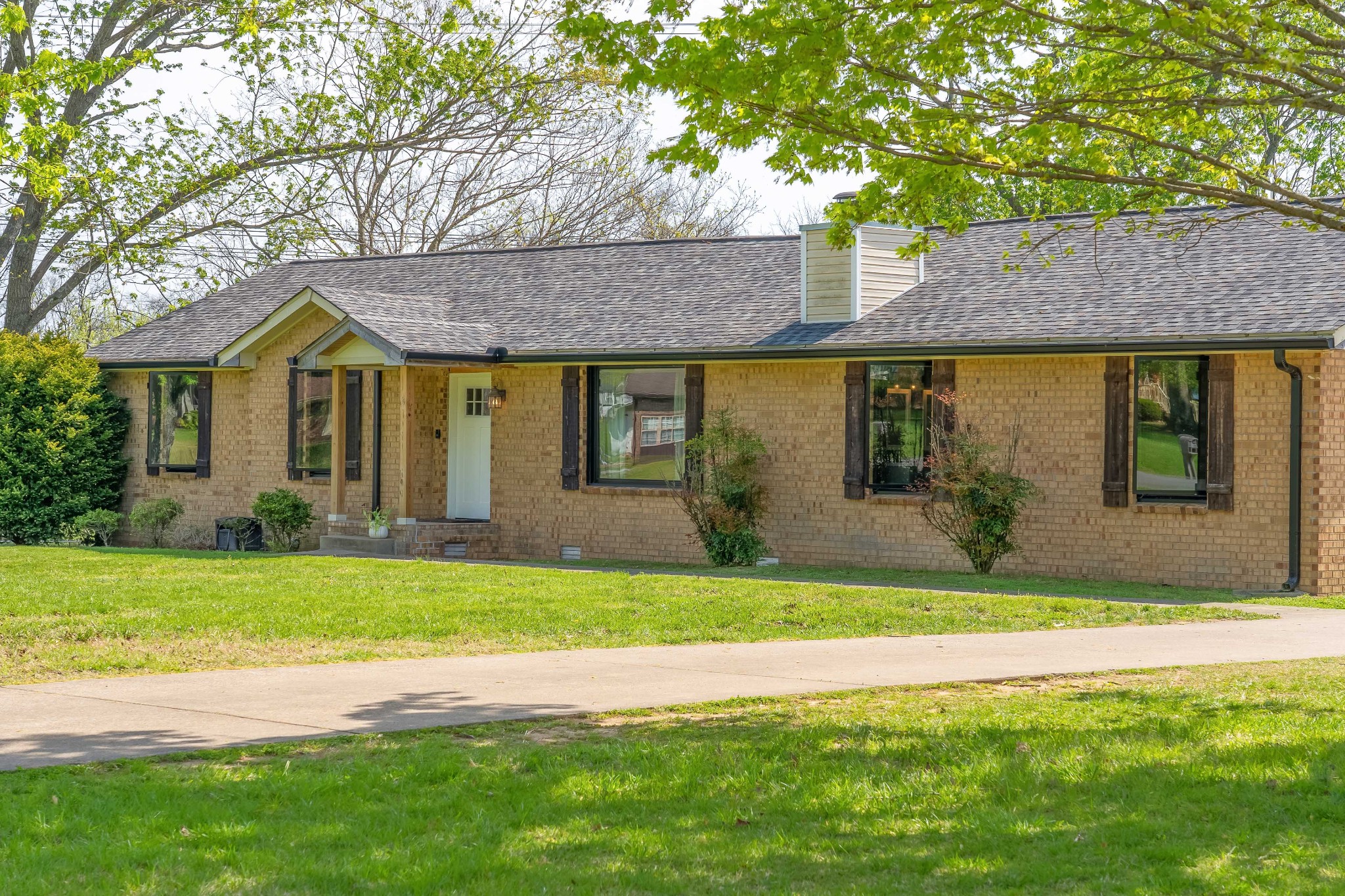 307 Lisa Ln