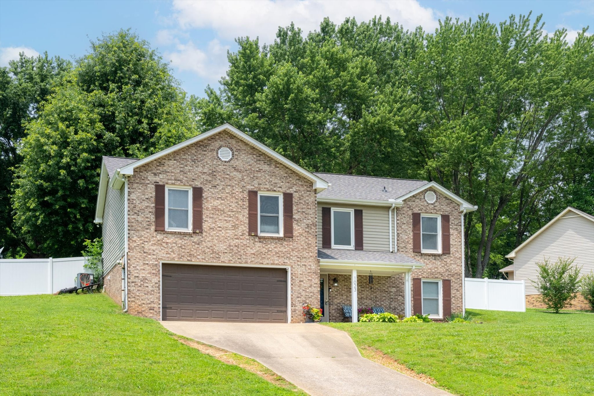 1023 Hillshire Dr