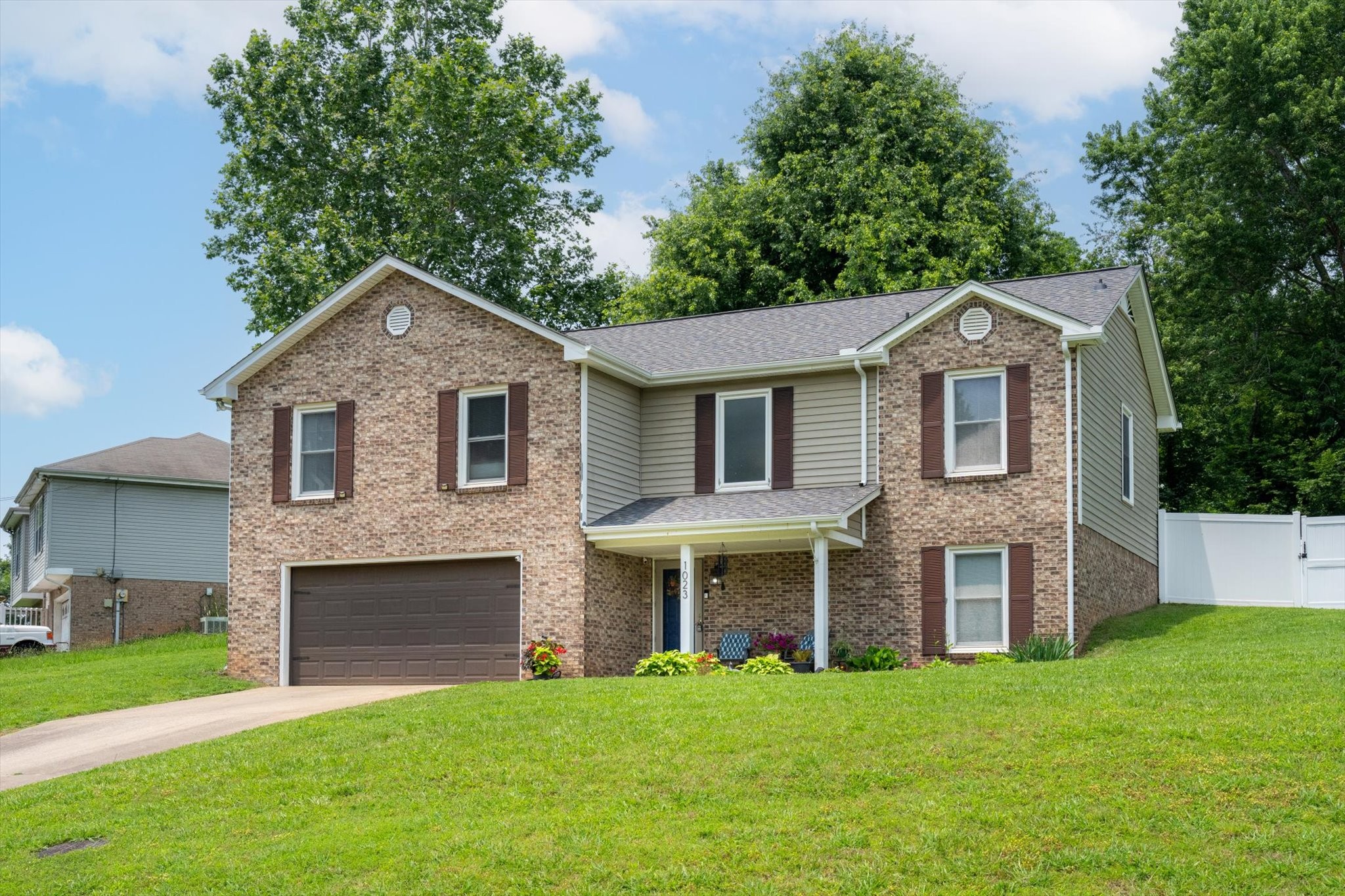1023 Hillshire Dr