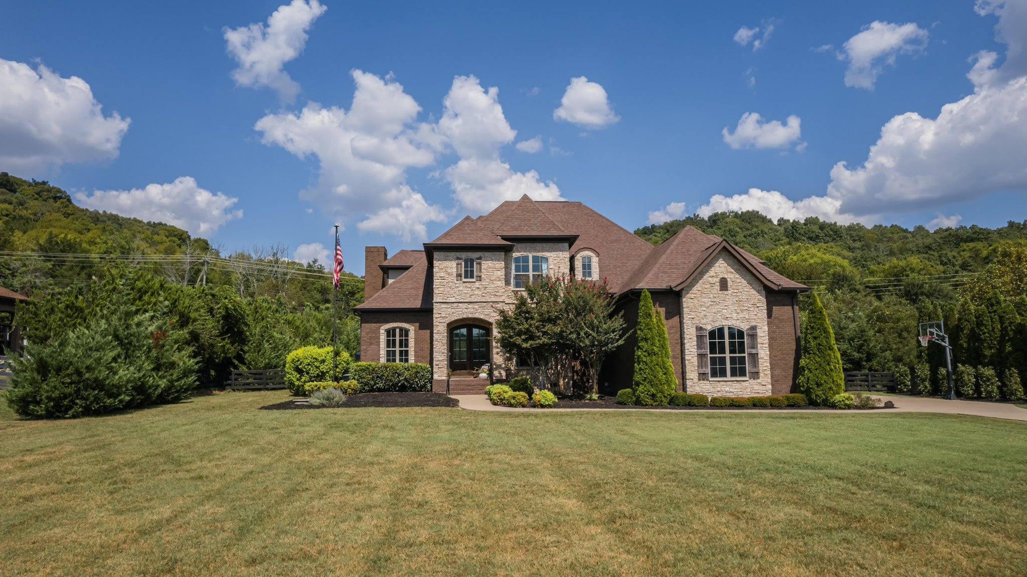 4608 Nadine Ln