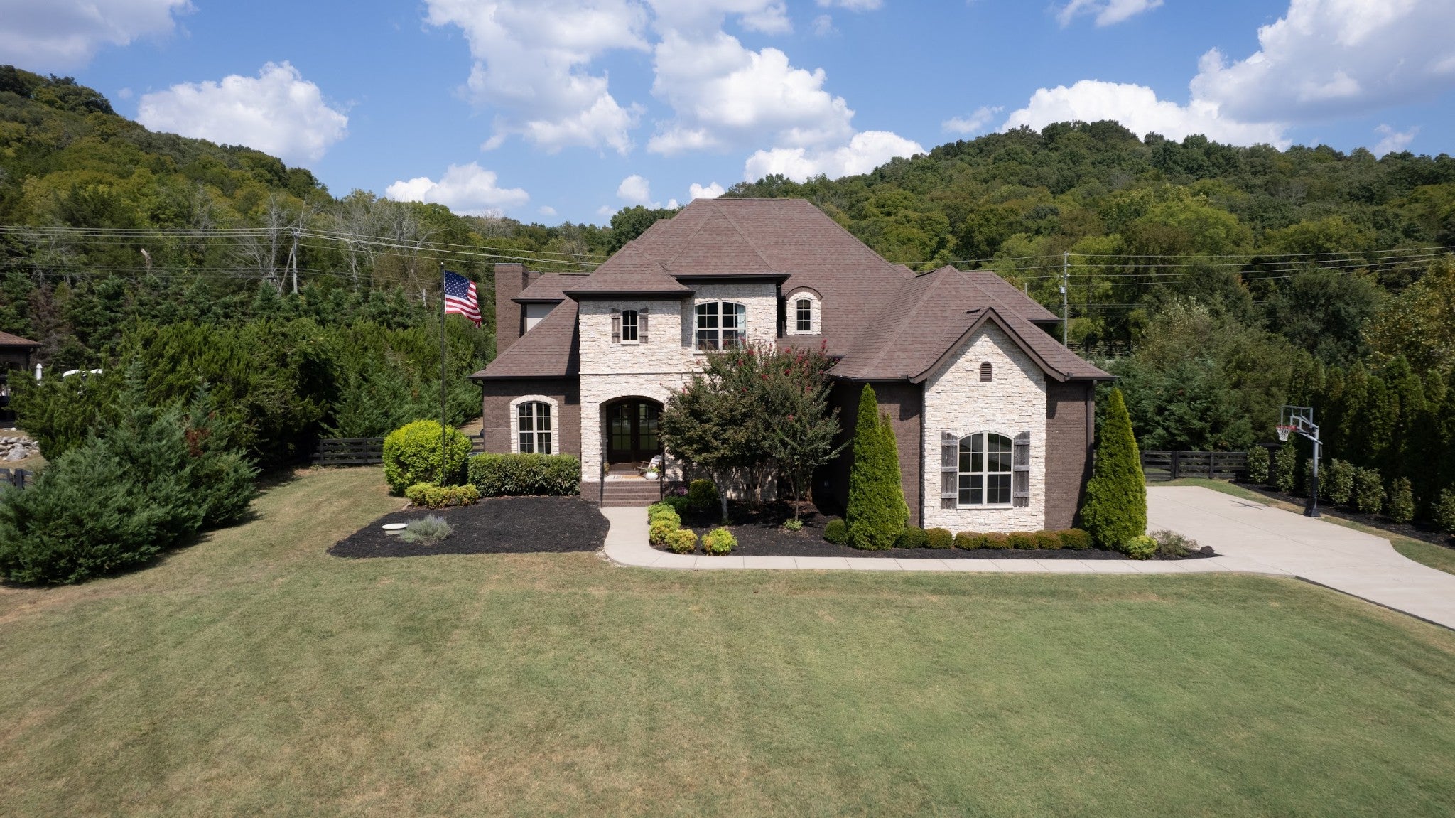 4608 Nadine Ln