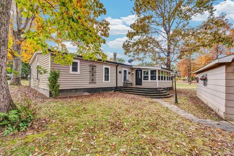 Photo of 313 Rugby Rd, Crossville, TN 38558 (MLS # 3038801)