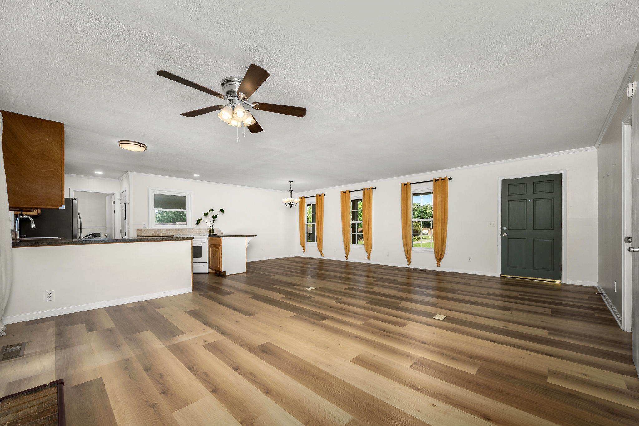 223 Skyview Ln
