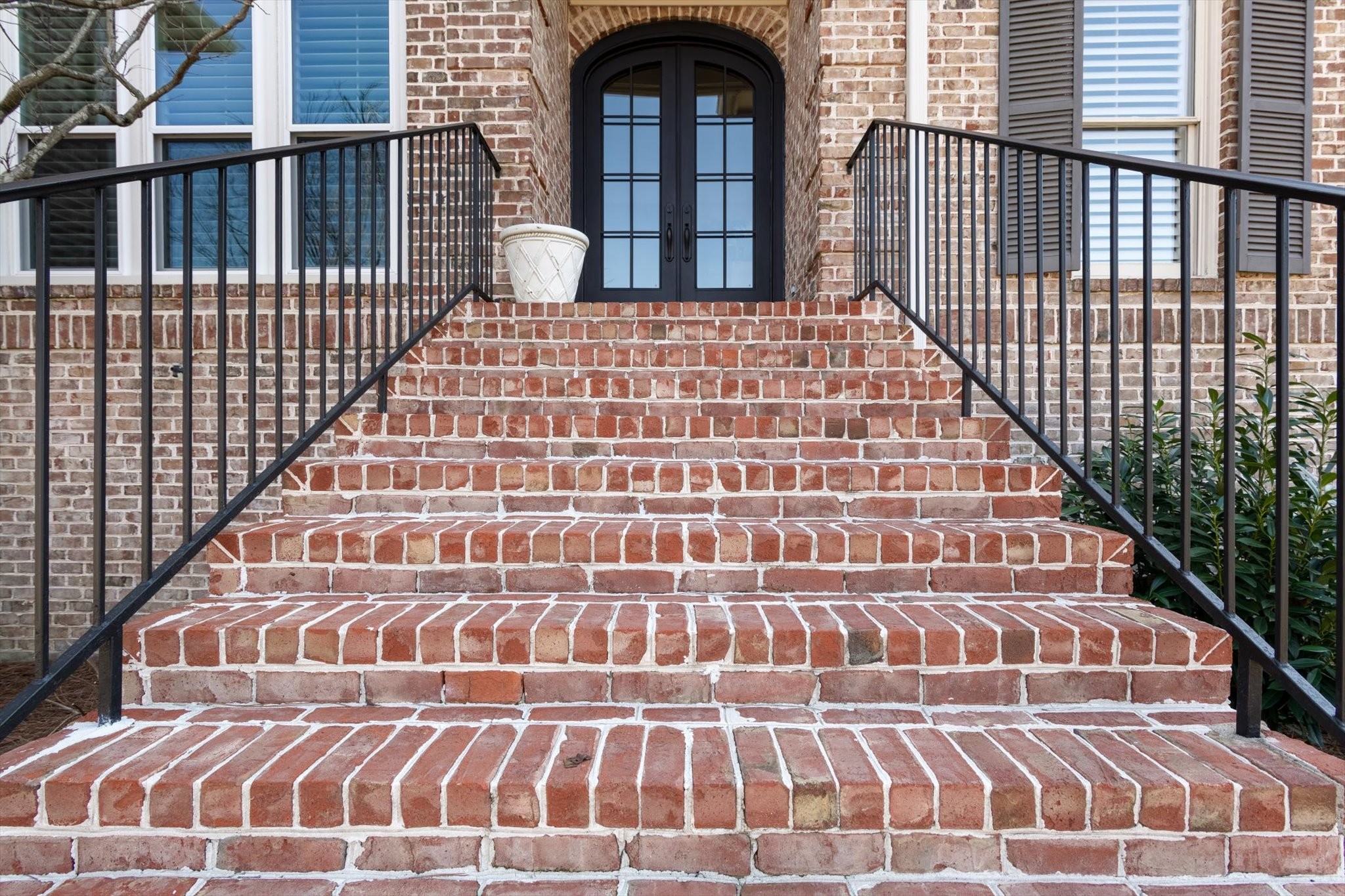 566 Midway Cir