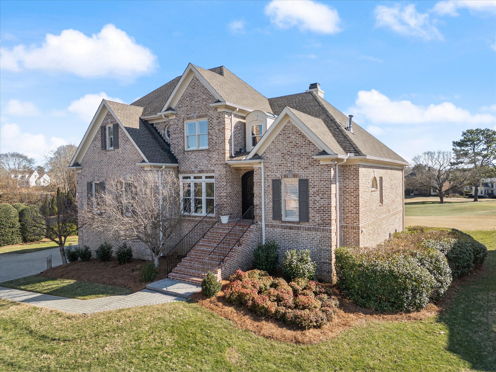 566 Midway Cir