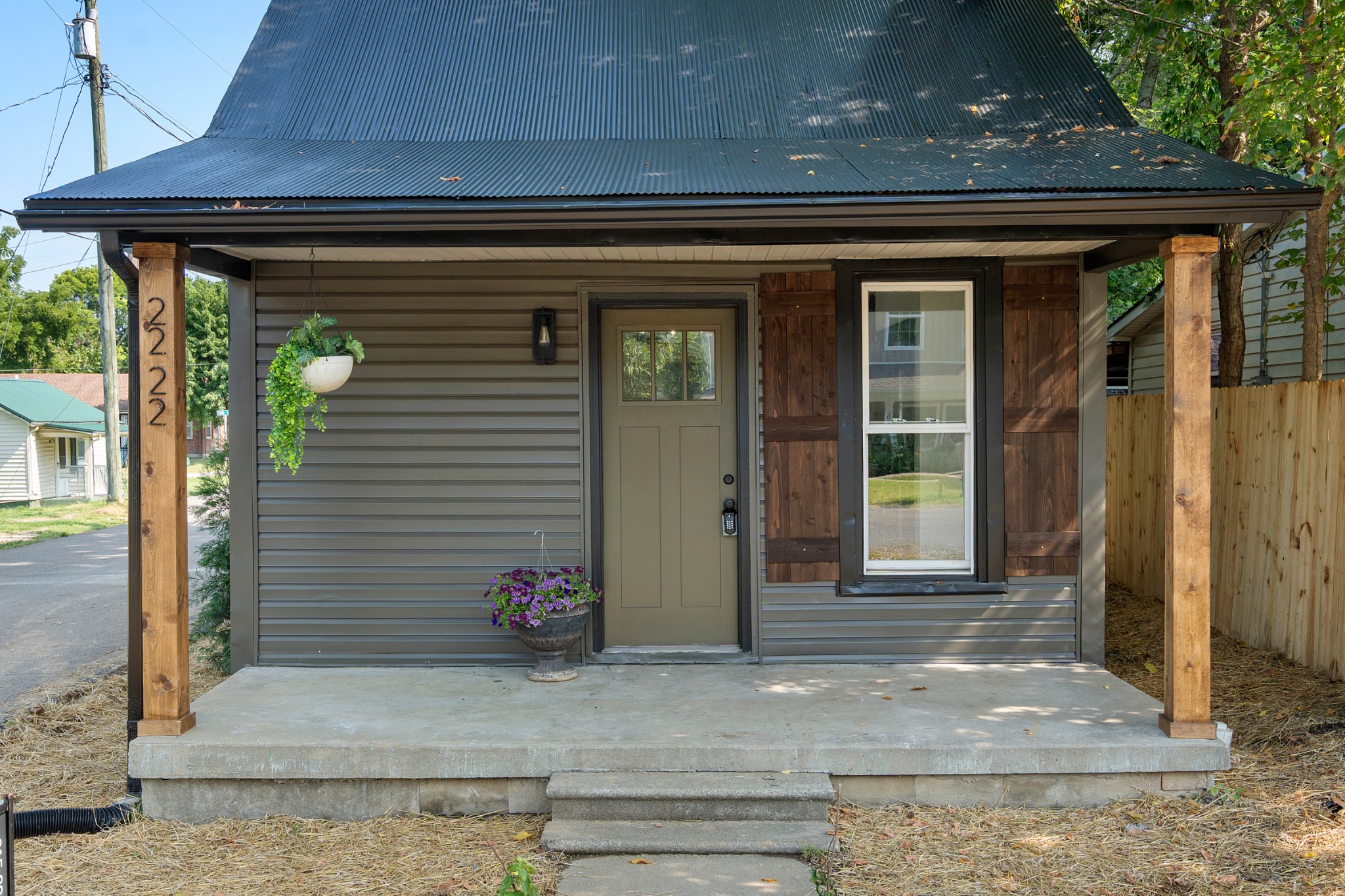 2222 Leota St