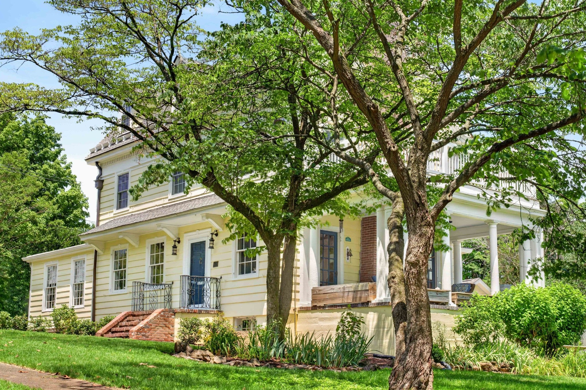 1104 Riverside Rd