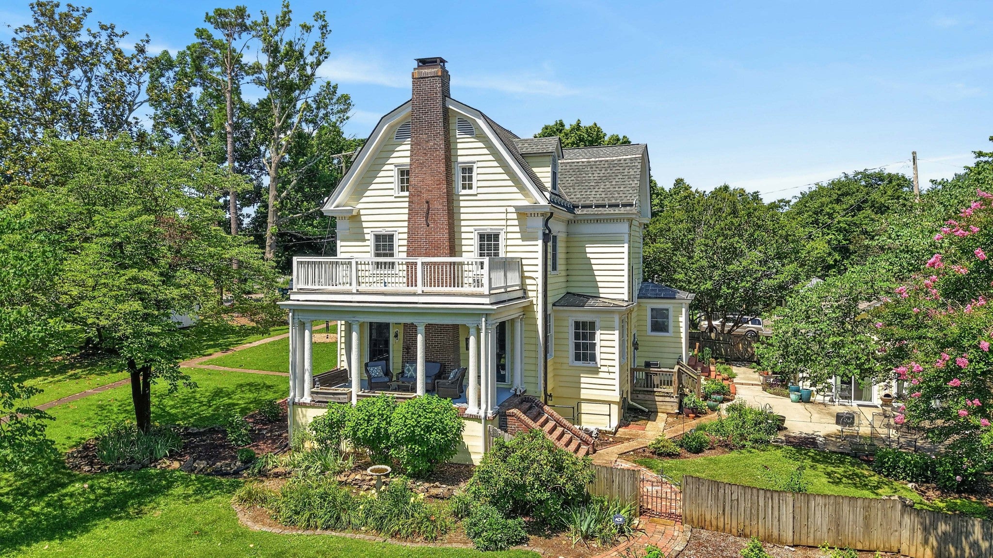 1104 Riverside Rd