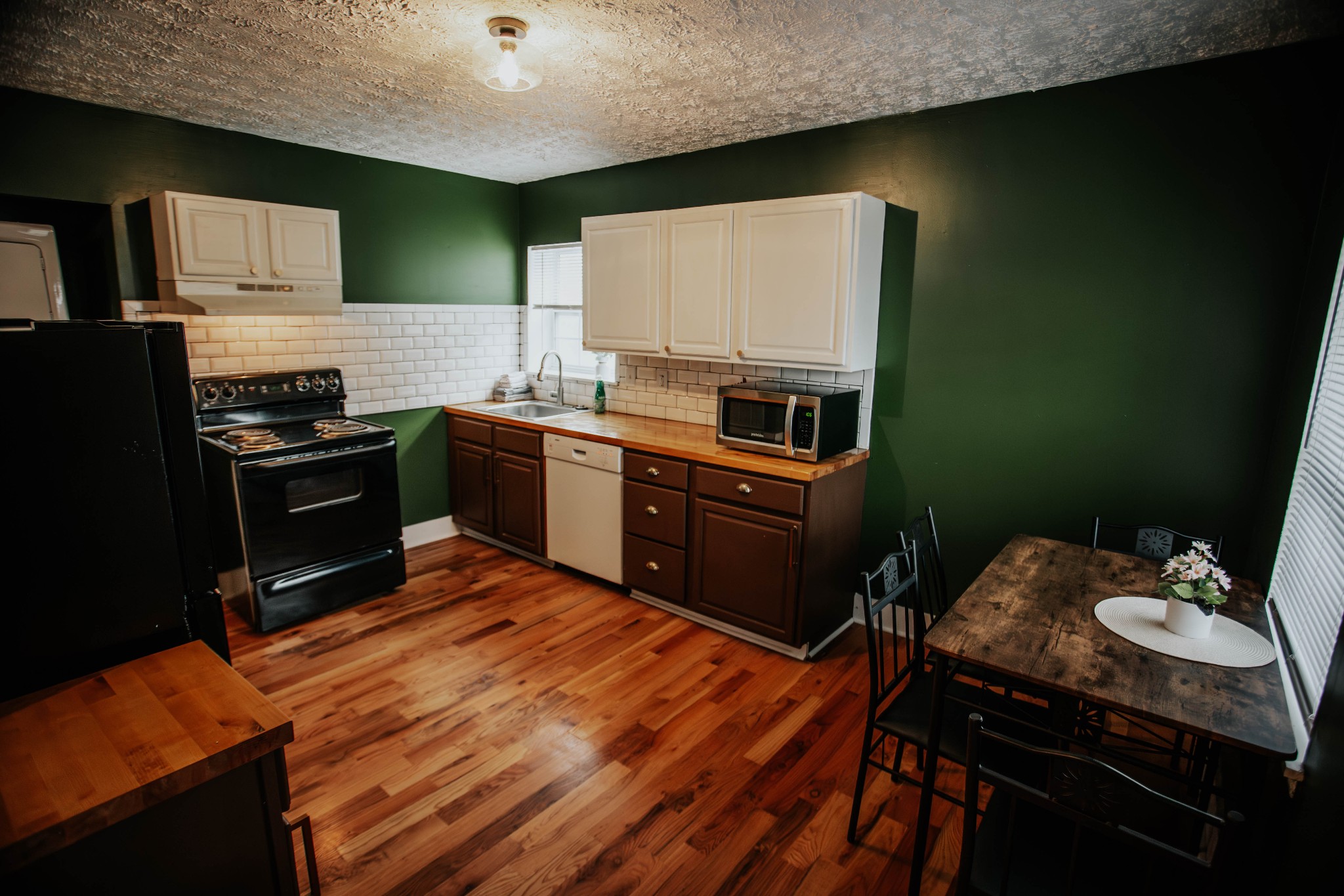 Columbia, Tennessee 38401, United States, 2 Bedrooms Bedrooms, ,1 BathroomBathrooms,Residential,Active,27707