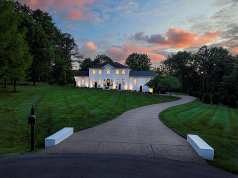 2207 Oakwood Ct Franklin TN 37064