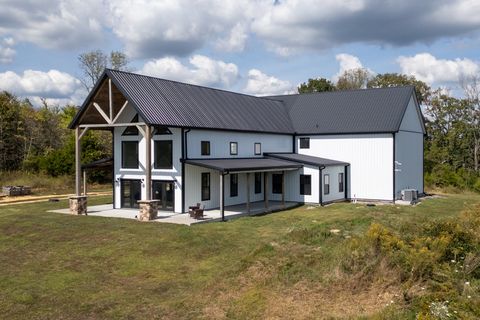 4467 Old Highway 52 E Westmoreland TN 37186