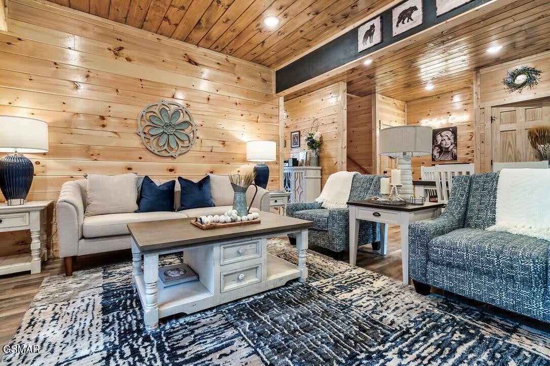 576 Dollywood Lane UNIT 9
