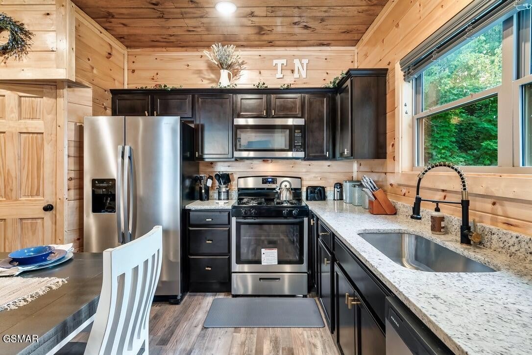 576 Dollywood Lane UNIT 9