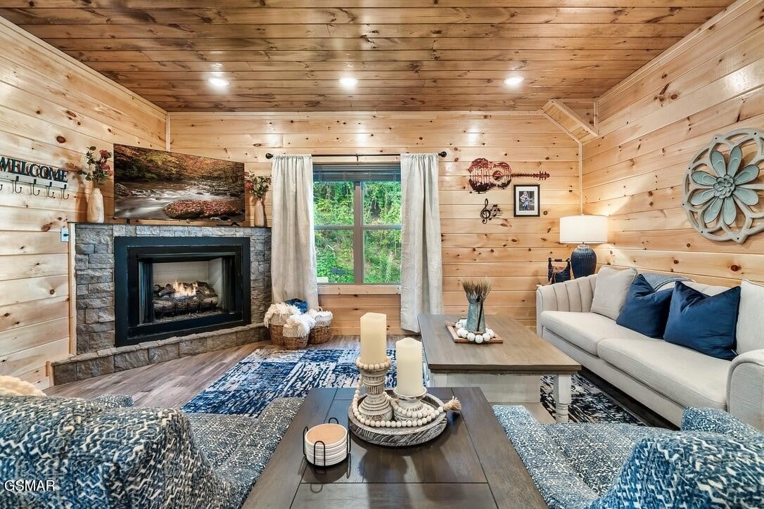 576 Dollywood Lane UNIT 9