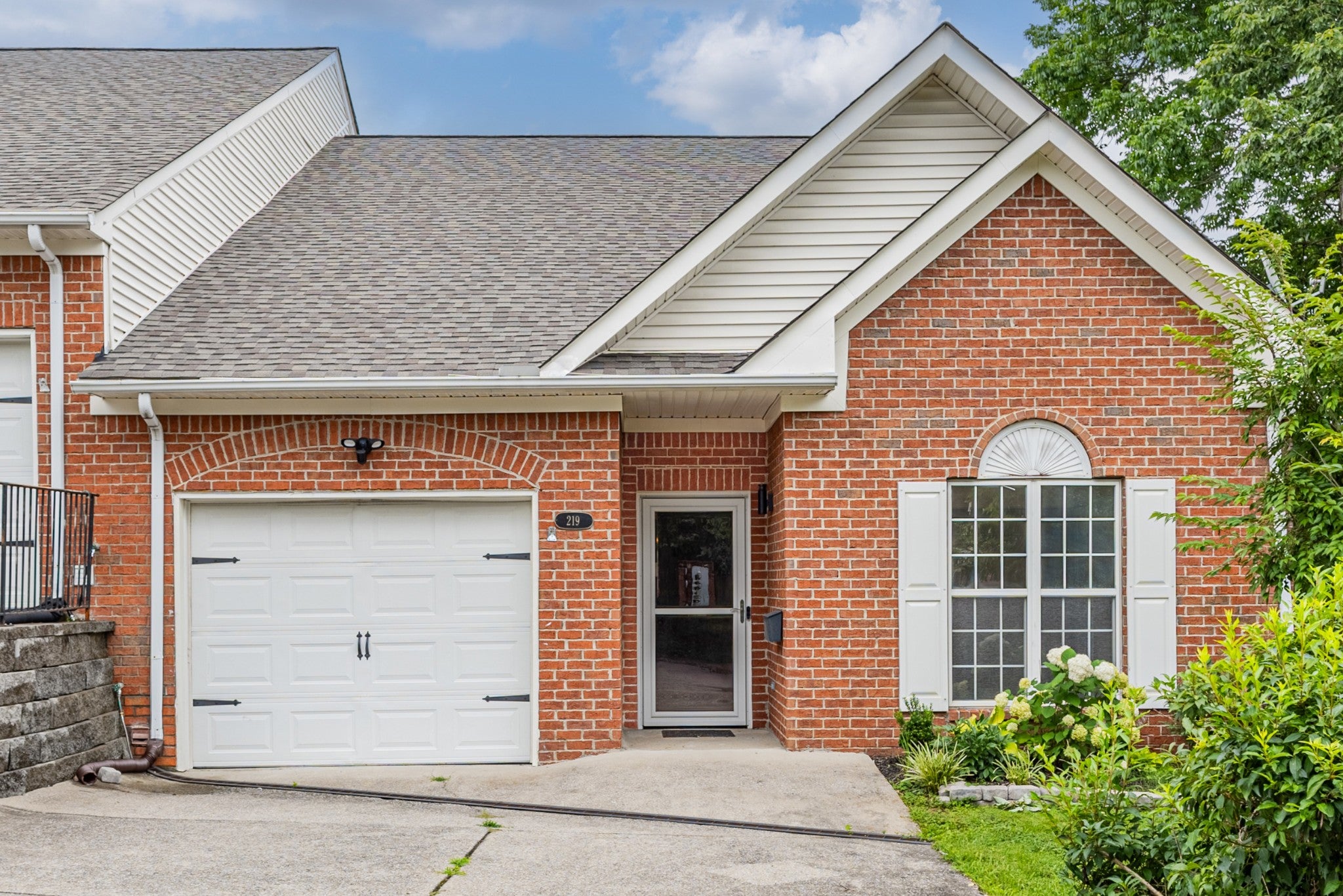 2-bed condo at 219 Wyndom Ct, Goodlettsville, sold November 3, 2025