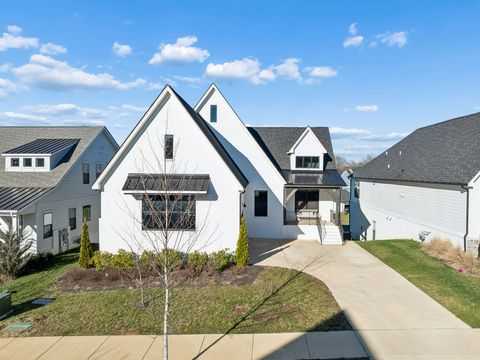 3020 Whitstable Ct Thompsons Station TN 37179