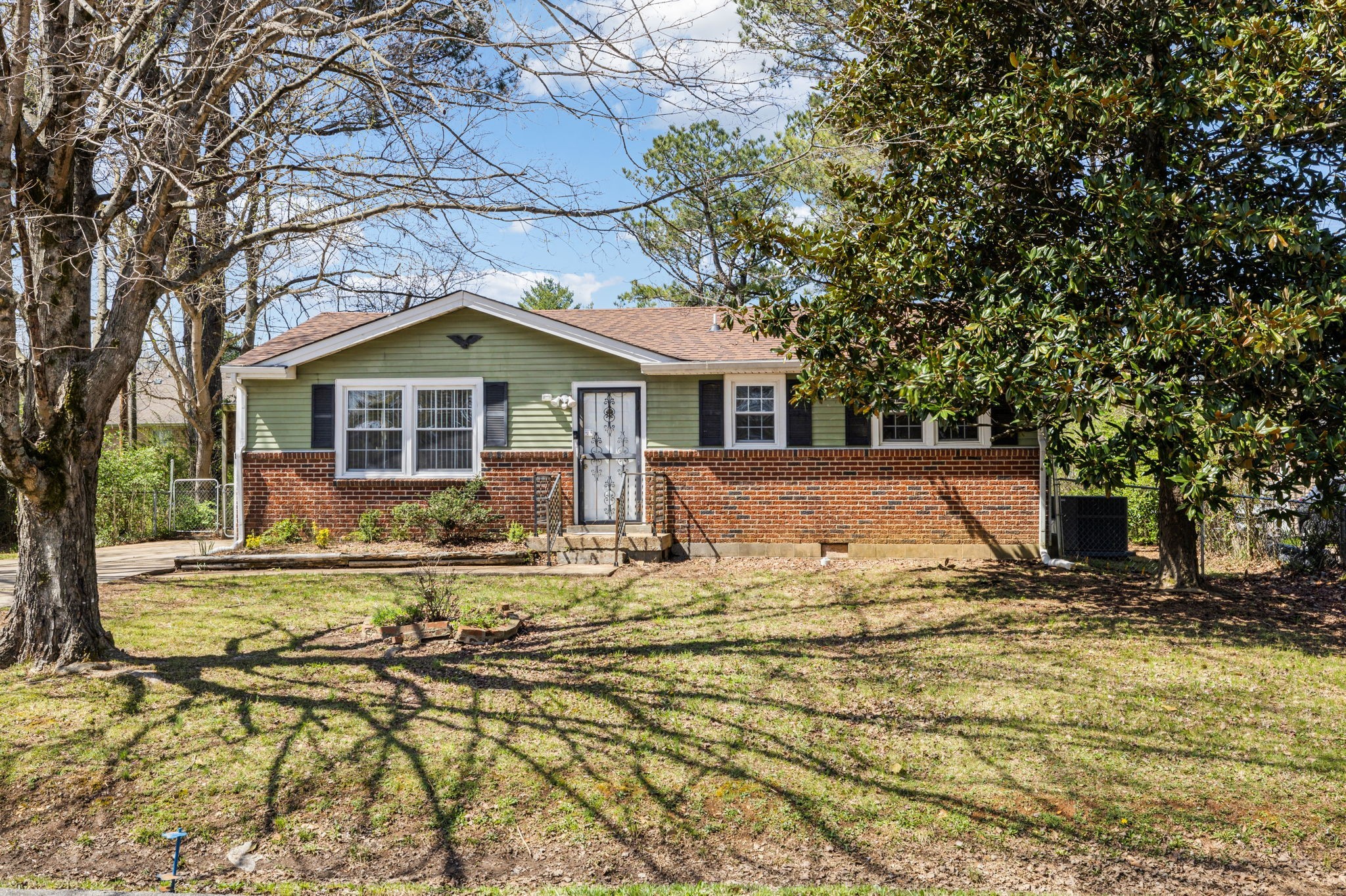 810 Country Club Dr