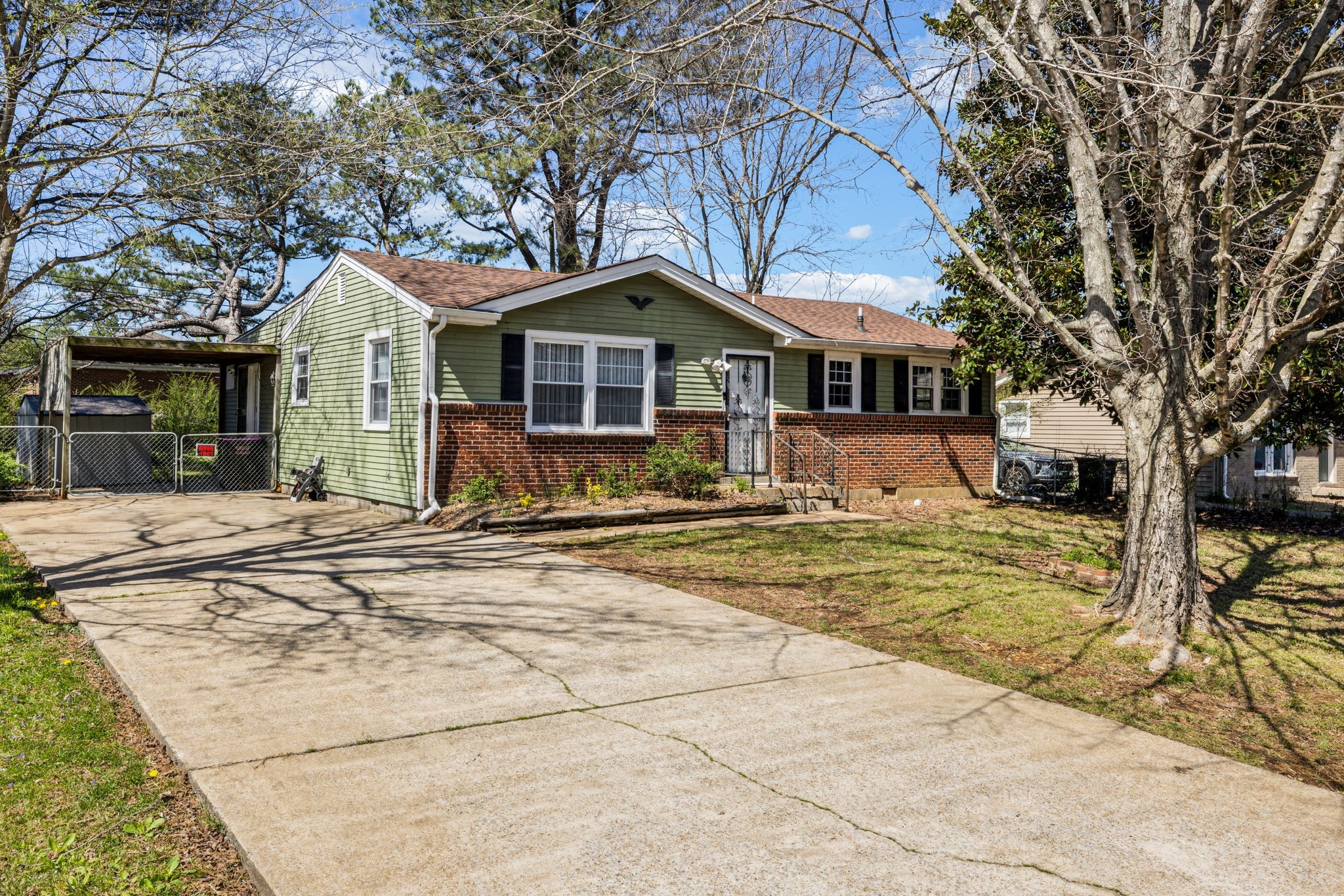 810 Country Club Dr