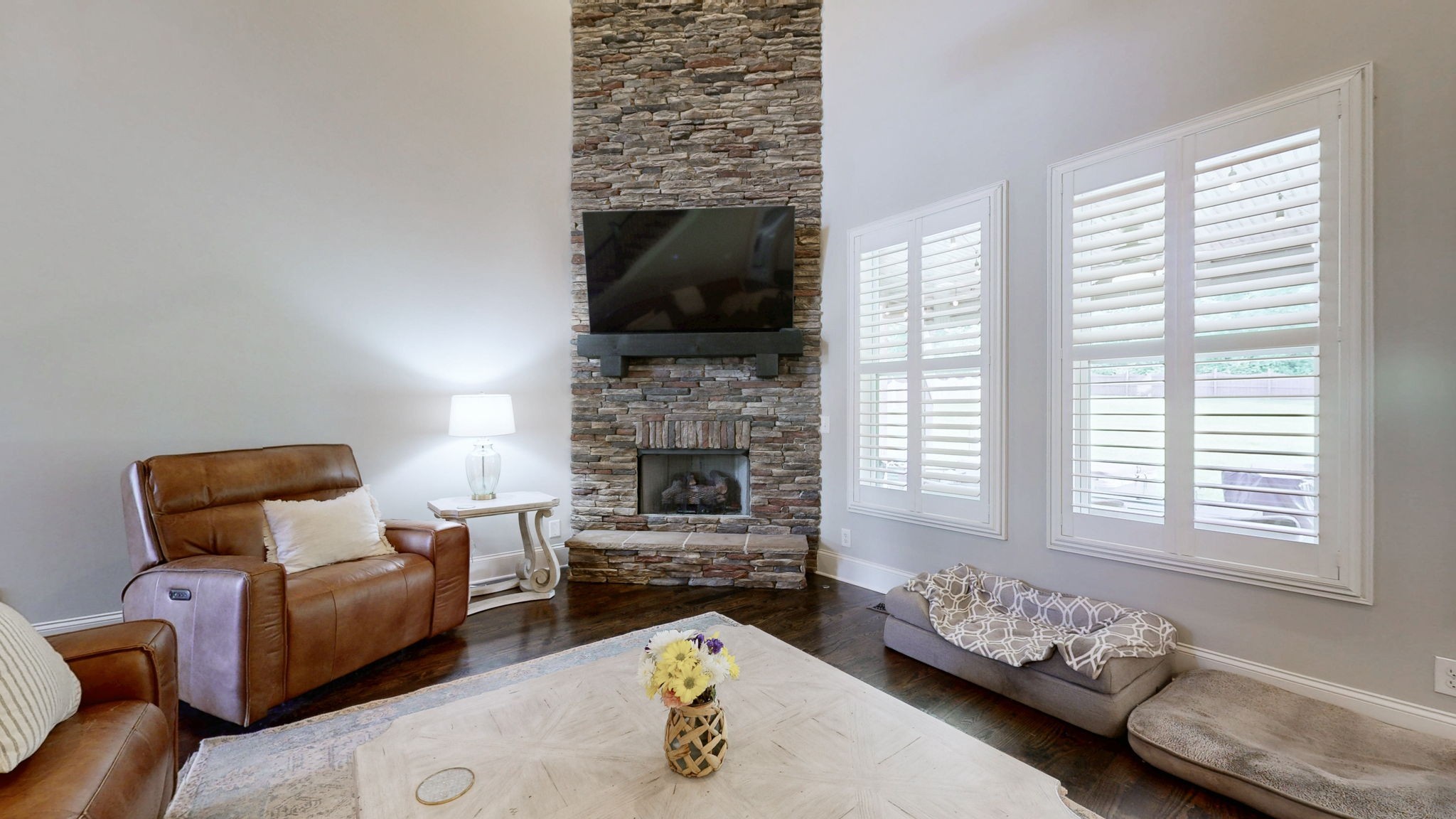 203 W Chandler Ct