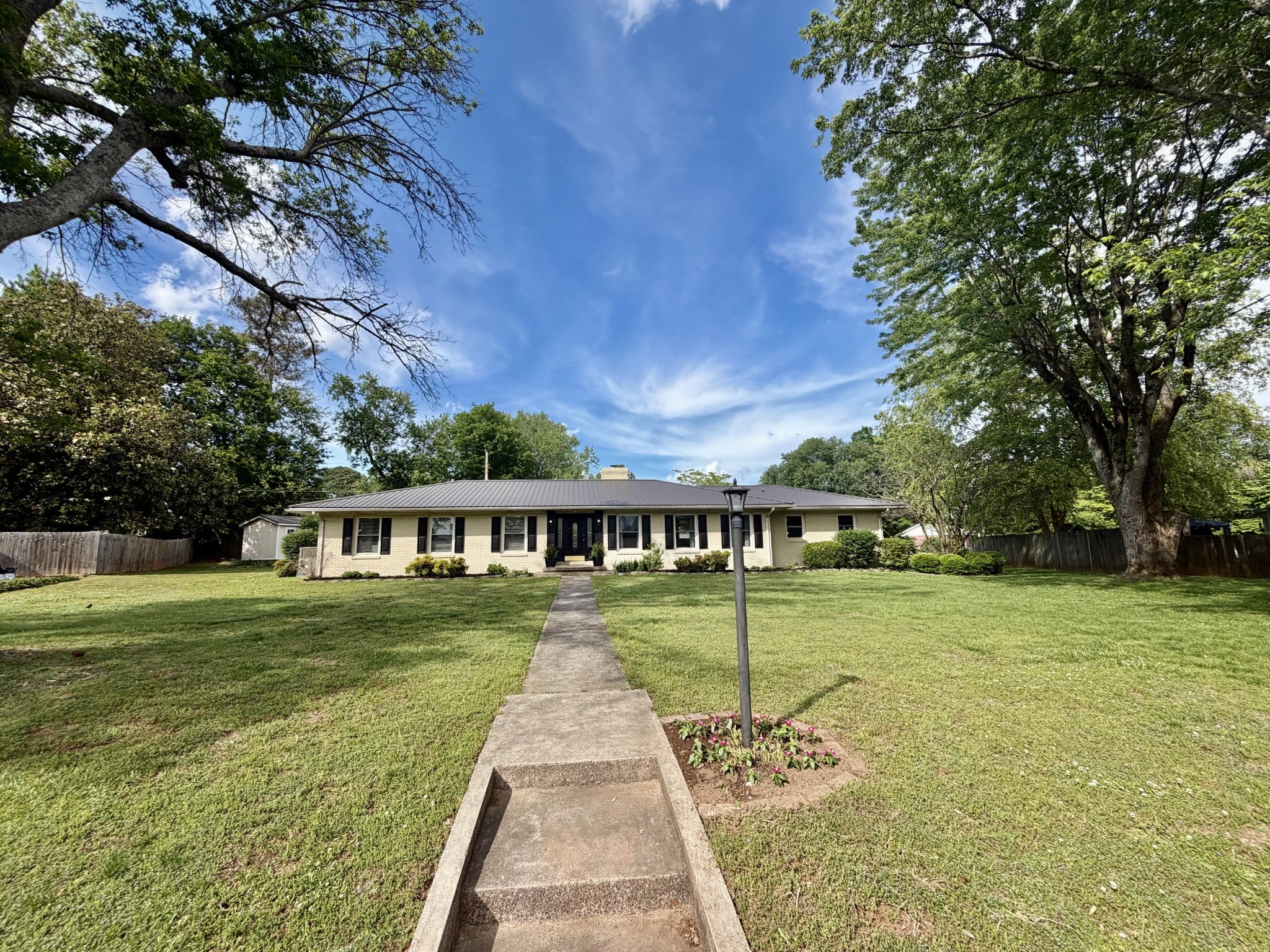 232 Admiral Cir