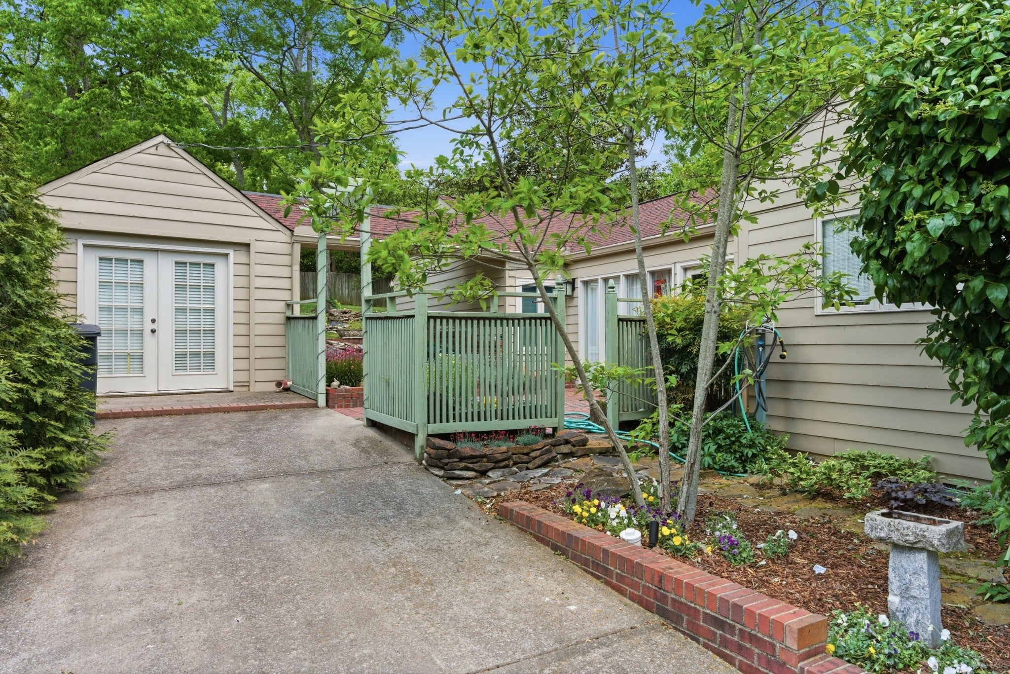 116 Bellevue Dr S
