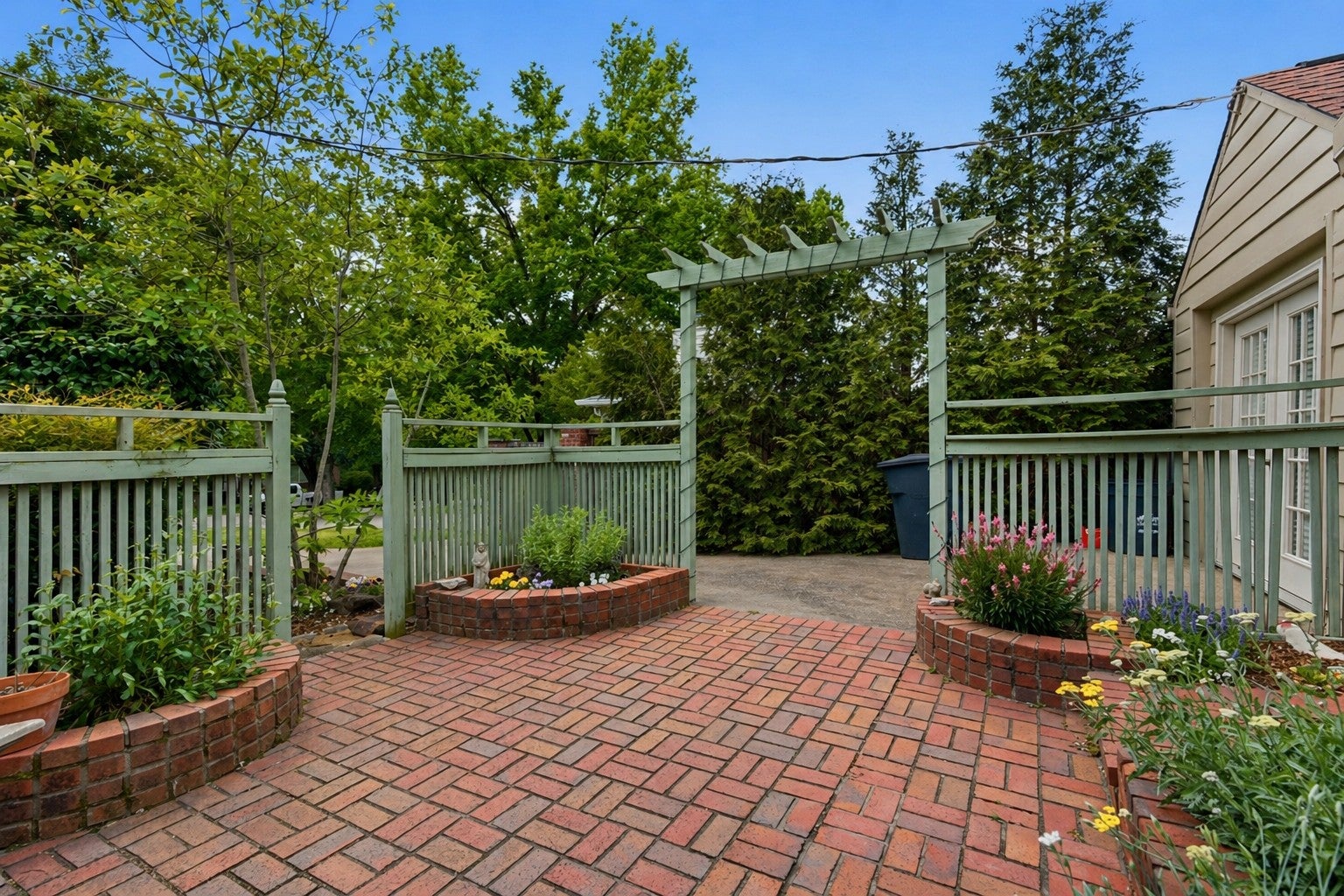 116 Bellevue Dr S