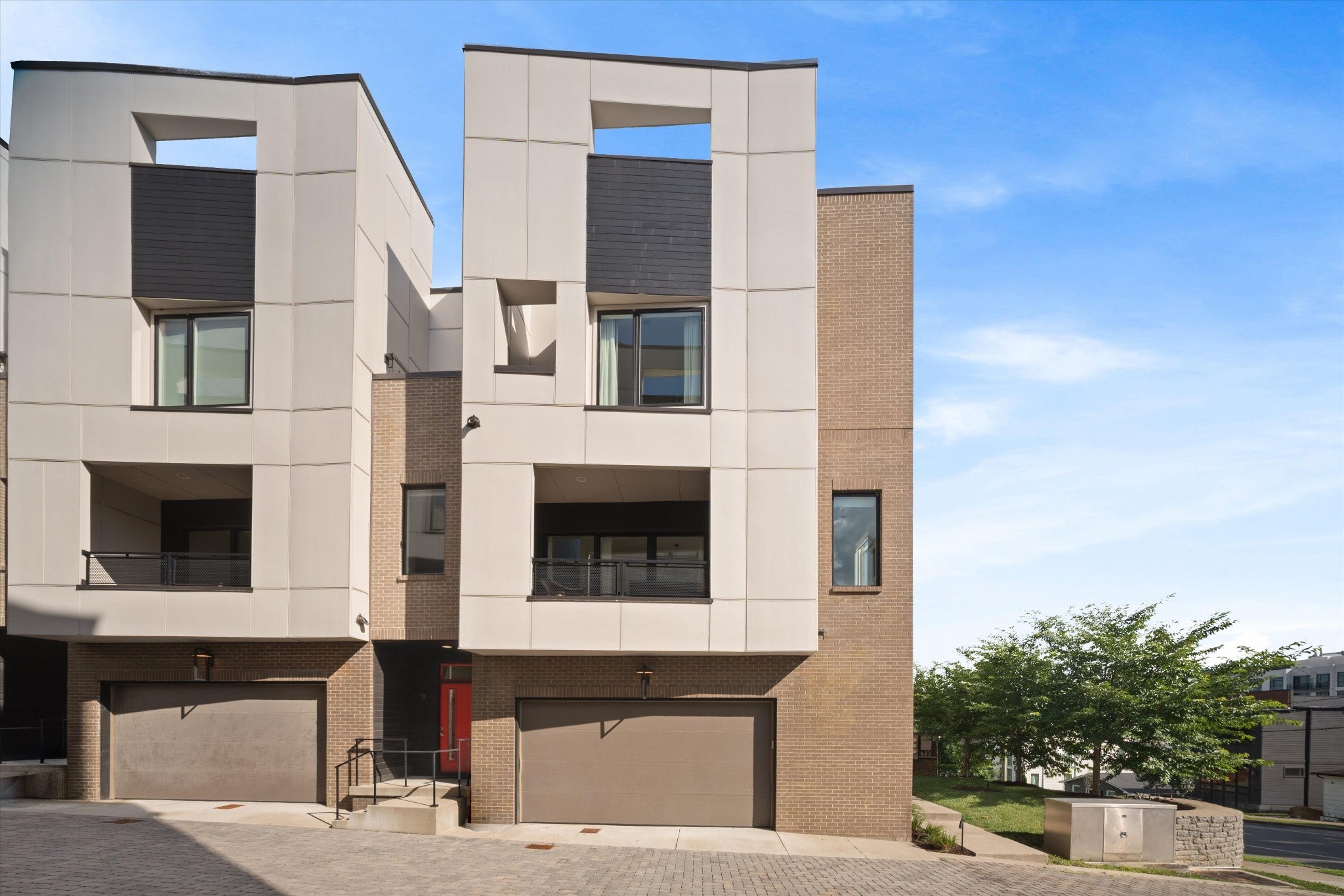 1242 2nd Ave S 10