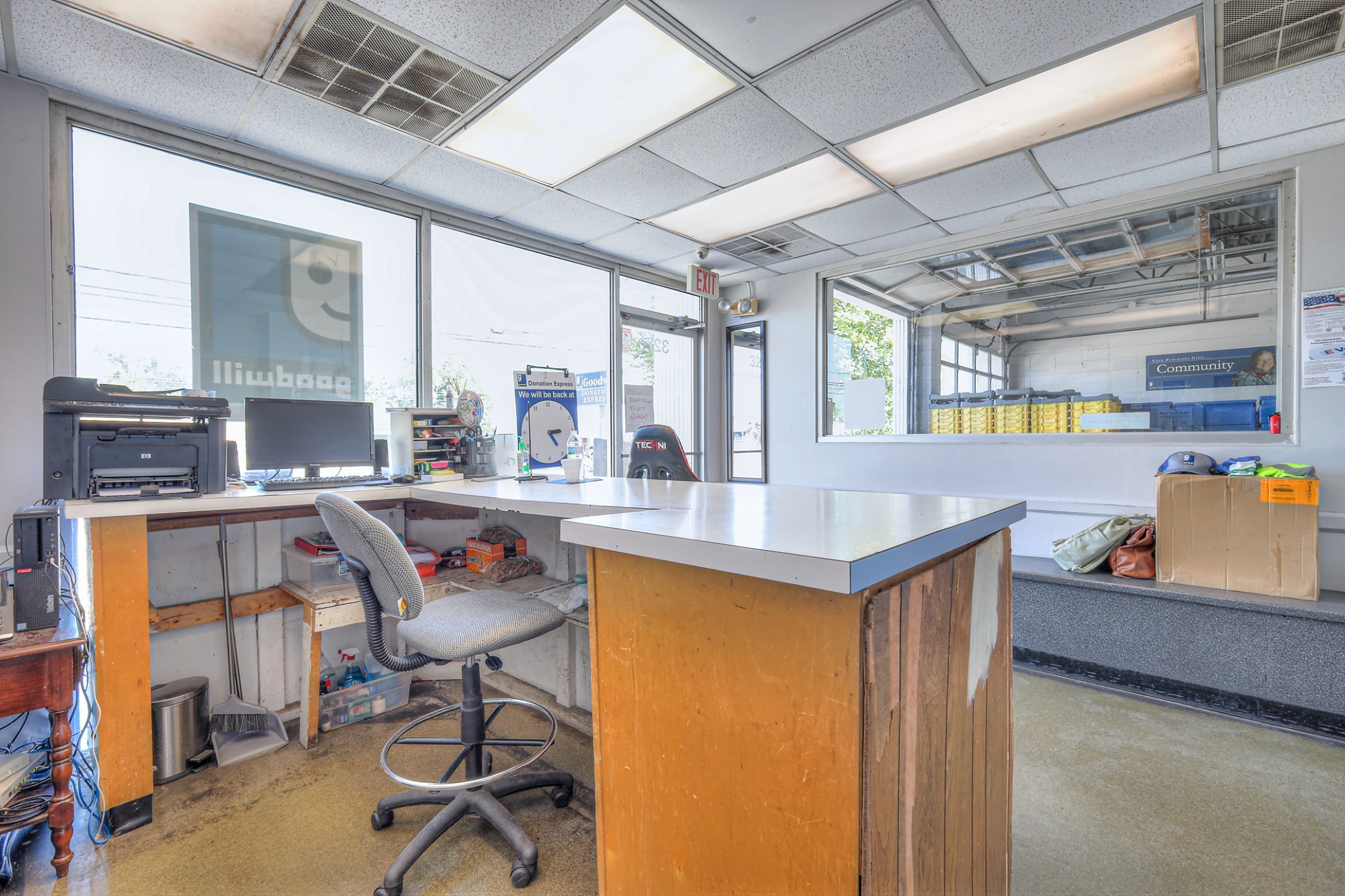 327 W Main St