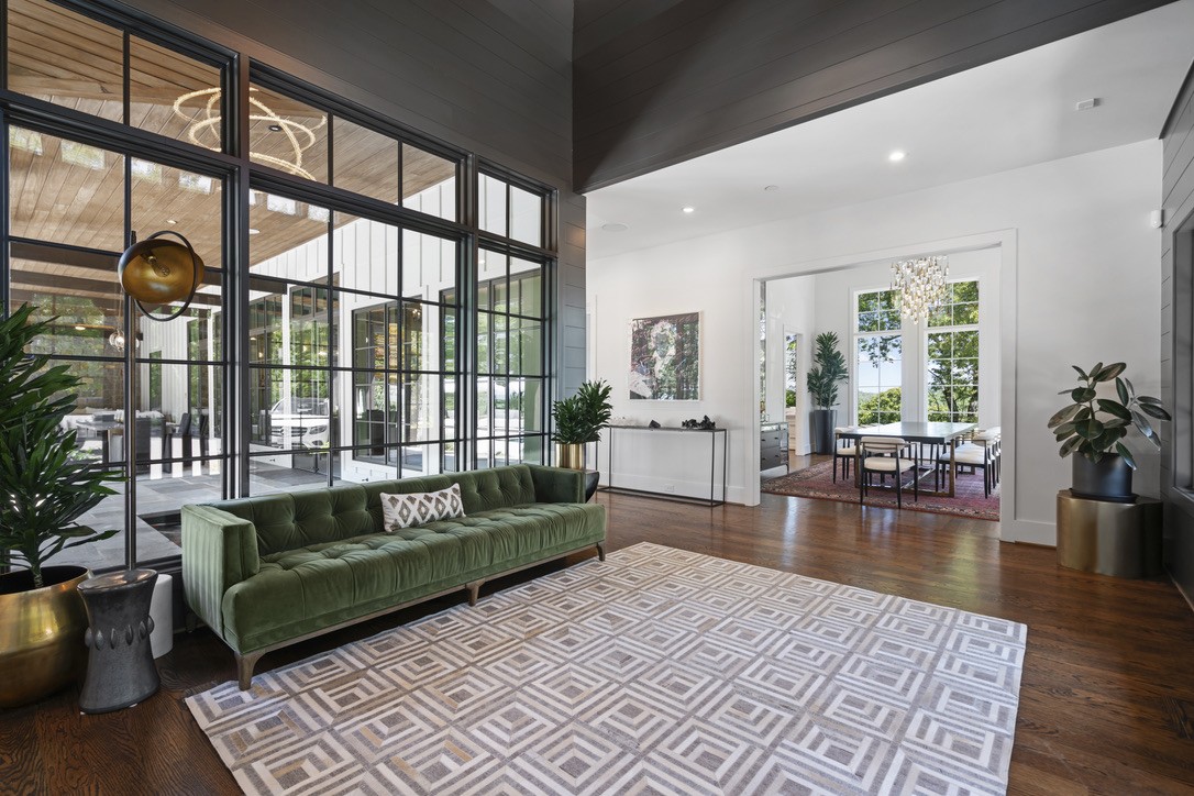 1235 Bradley Dr