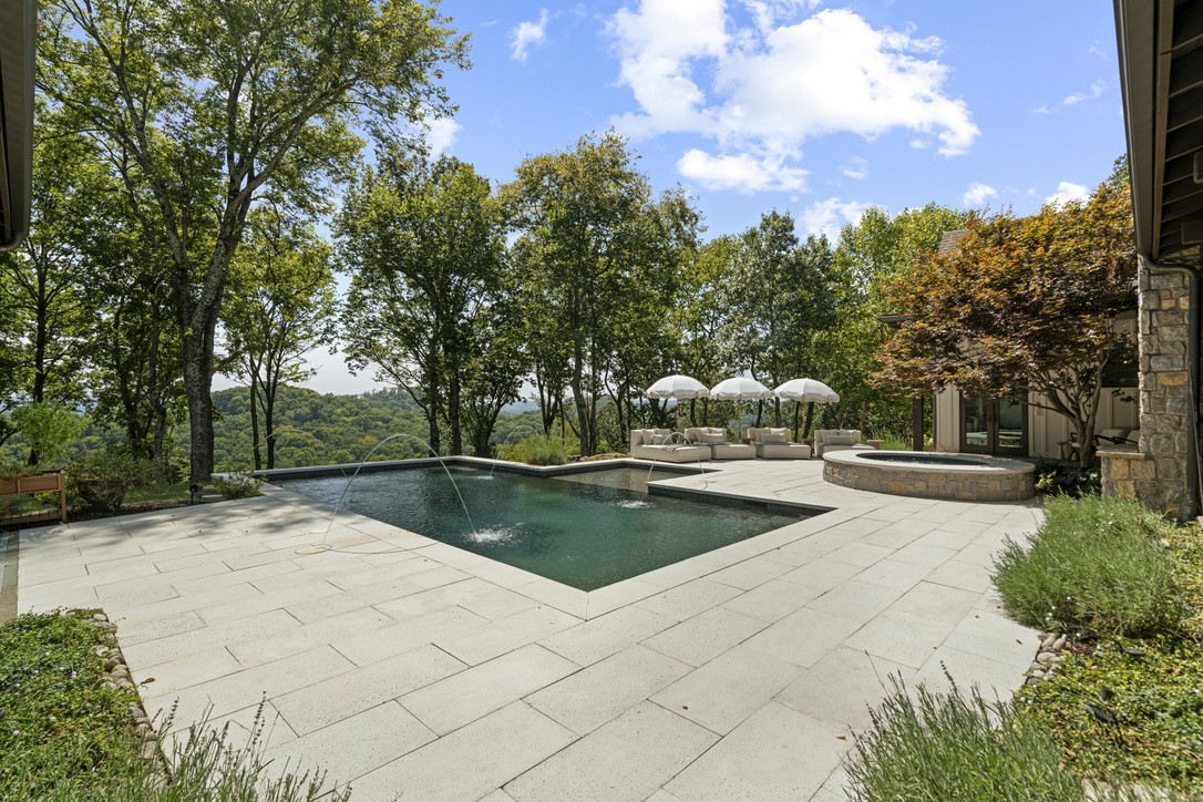 1235 Bradley Dr