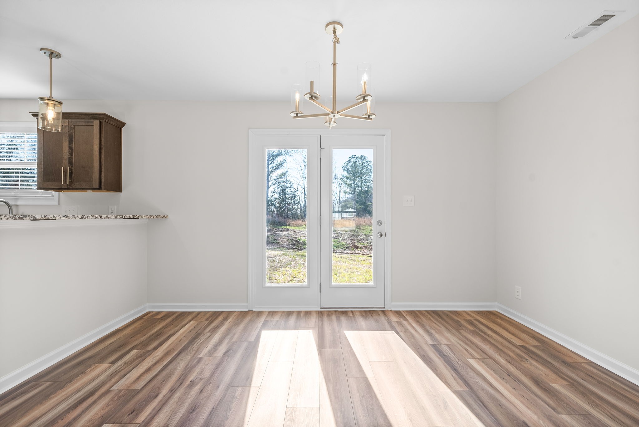 Clarksville, Tennessee 37043, United States, 3 Bedrooms Bedrooms, ,3 BathroomsBathrooms,Residential,Pending,37455