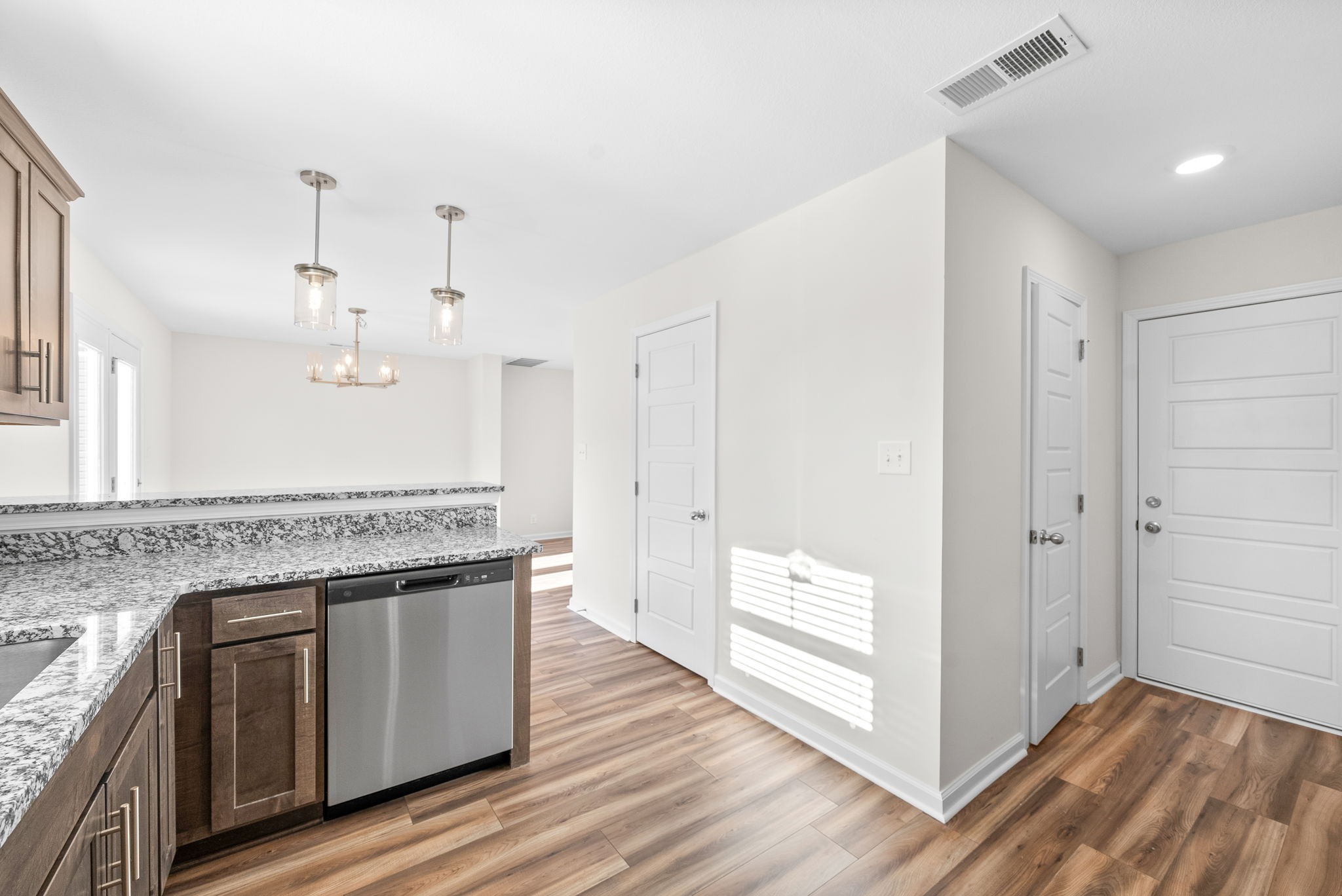 Clarksville, Tennessee 37043, United States, 3 Bedrooms Bedrooms, ,3 BathroomsBathrooms,Residential,Pending,37455