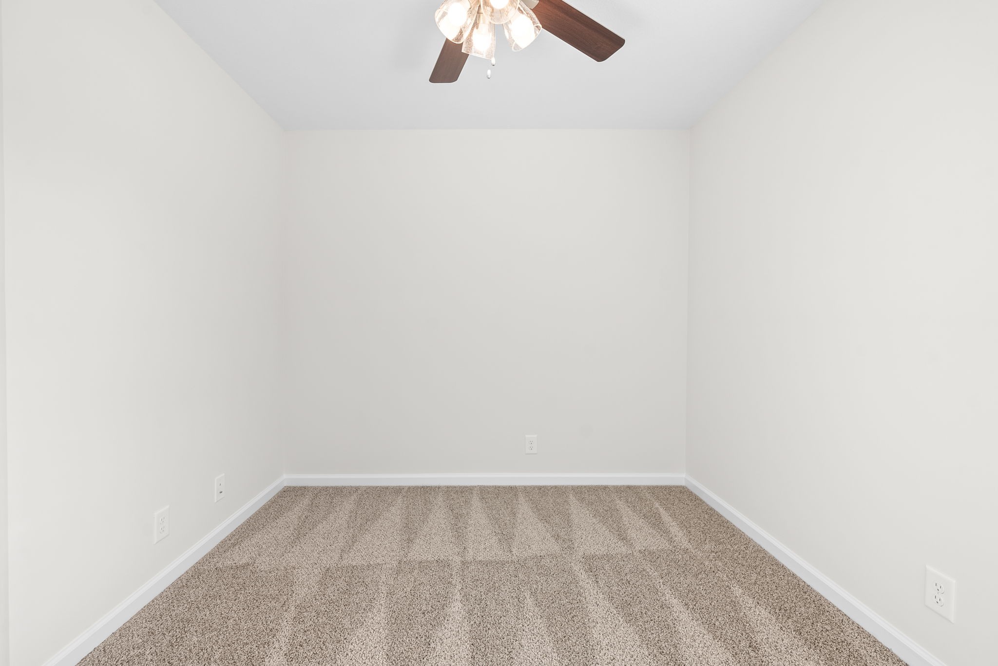 Clarksville, Tennessee 37043, United States, 3 Bedrooms Bedrooms, ,3 BathroomsBathrooms,Residential,Pending,37455