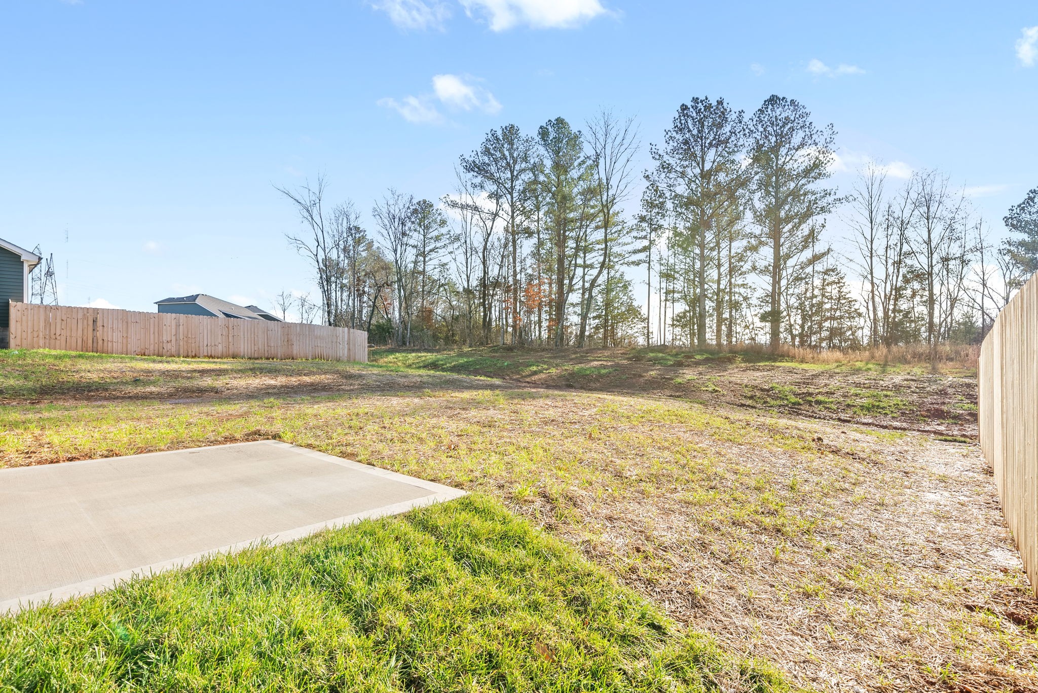 Clarksville, Tennessee 37043, United States, 3 Bedrooms Bedrooms, ,3 BathroomsBathrooms,Residential,Pending,37455