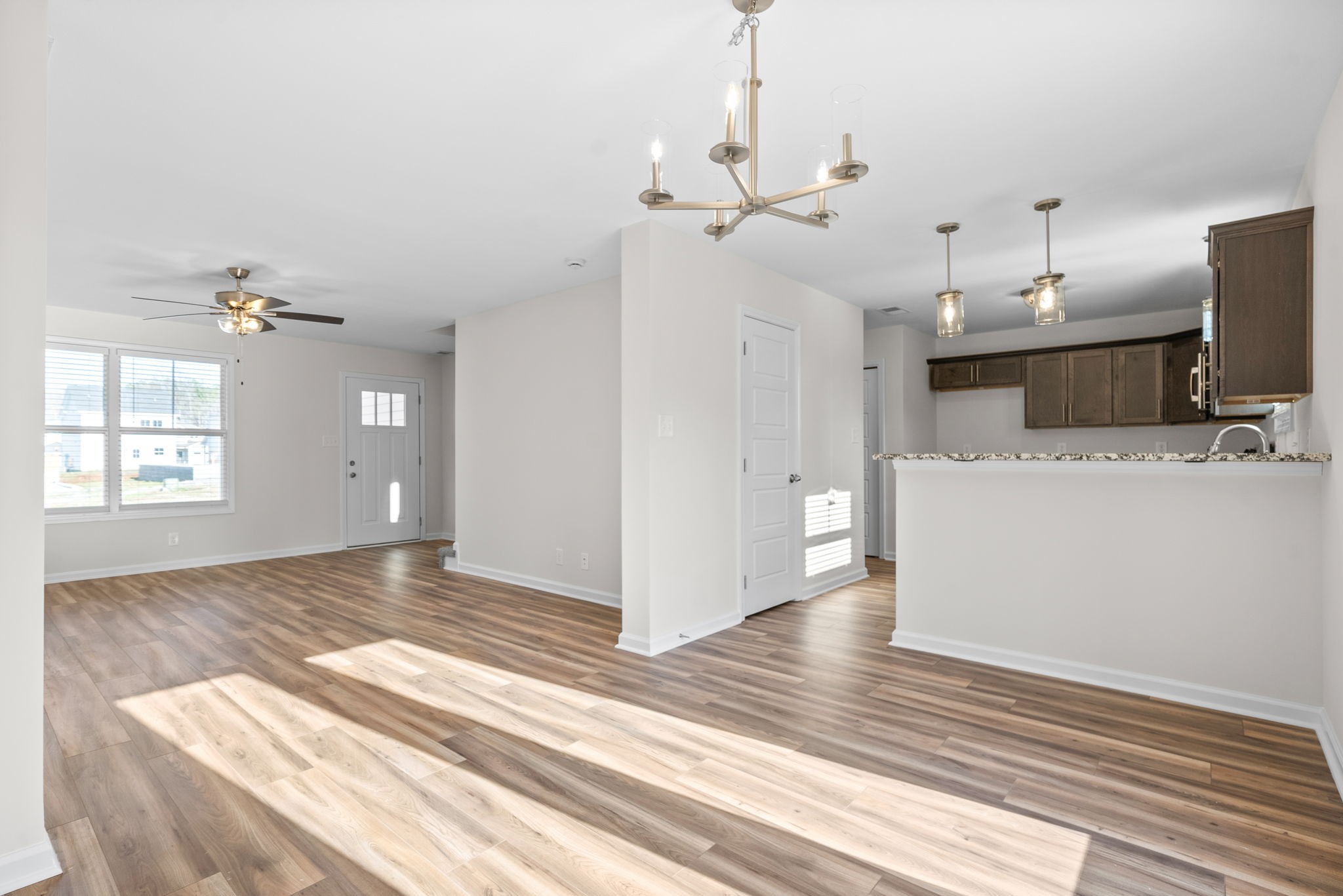 Clarksville, Tennessee 37043, United States, 3 Bedrooms Bedrooms, ,3 BathroomsBathrooms,Residential,Pending,37455