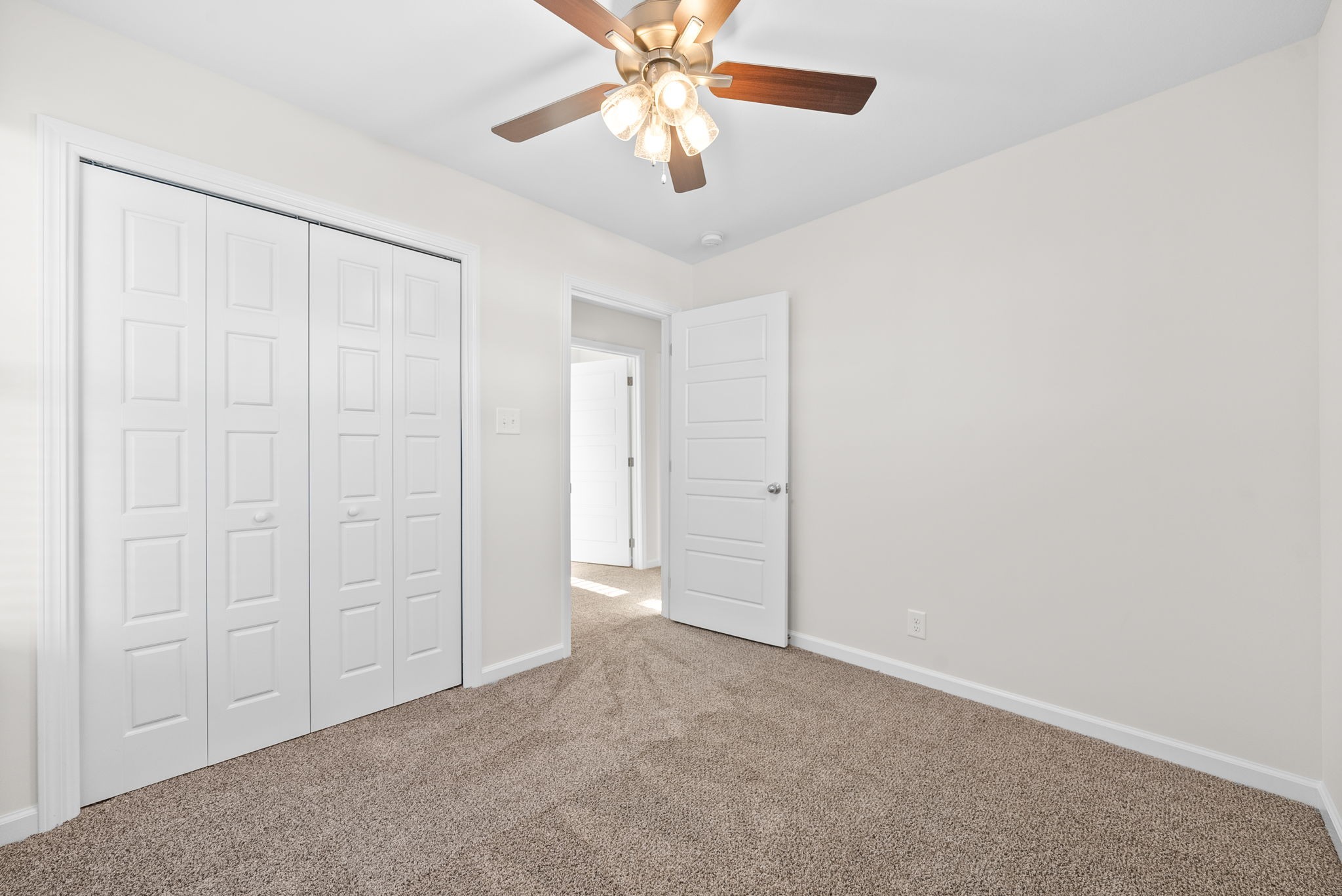 Clarksville, Tennessee 37043, United States, 3 Bedrooms Bedrooms, ,3 BathroomsBathrooms,Residential,Pending,37455